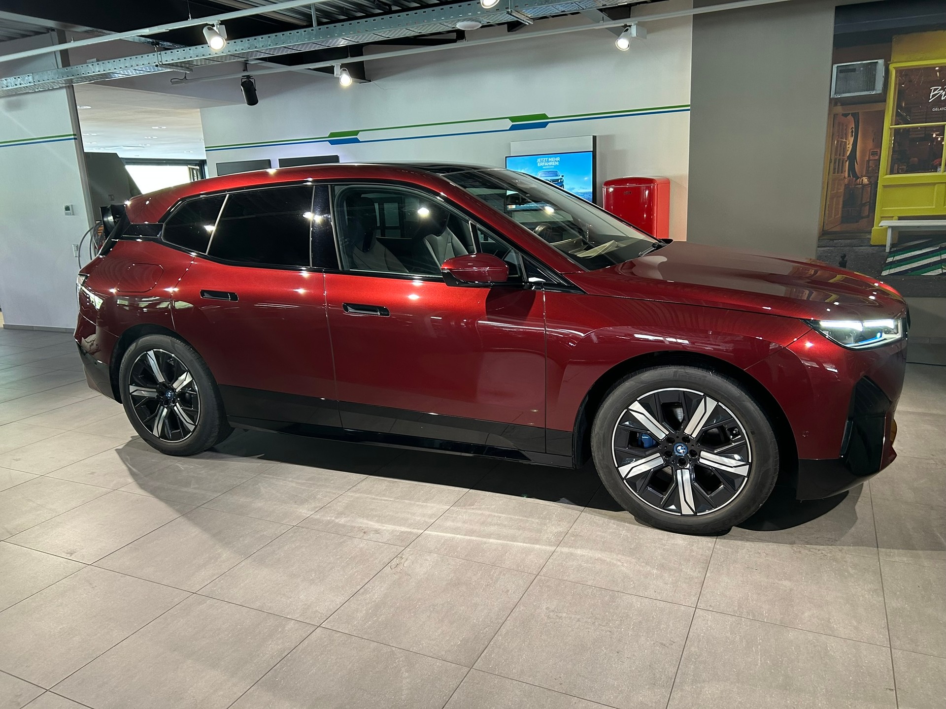 BMW iX xDrive40-image-1