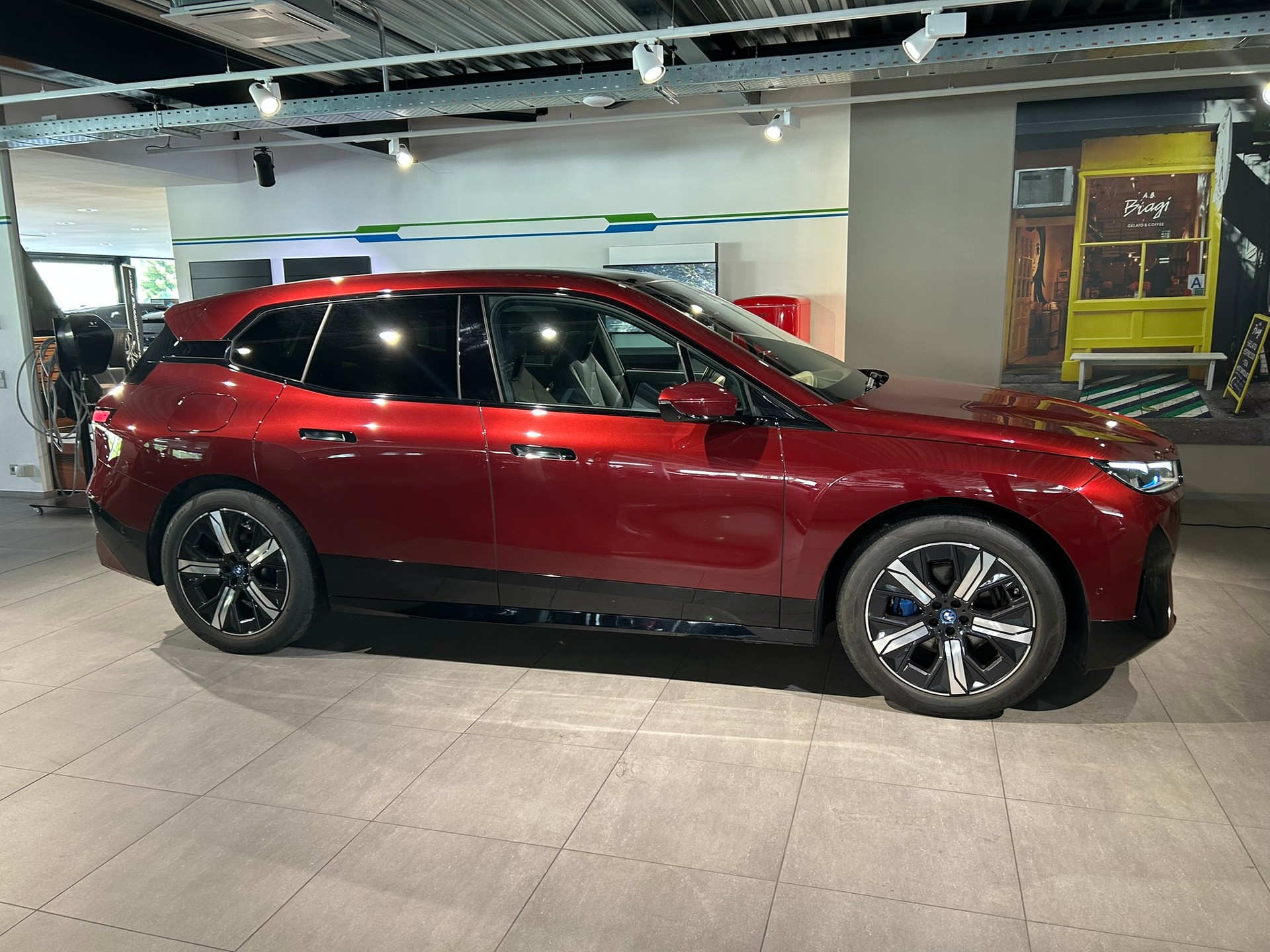 BMW iX xDrive40-image-0