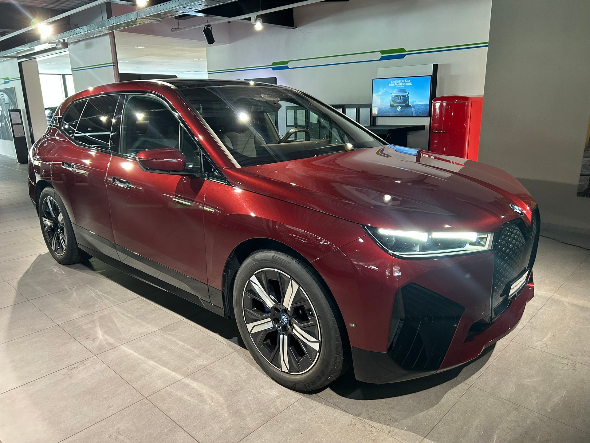 BMW iX xDrive40-image-3