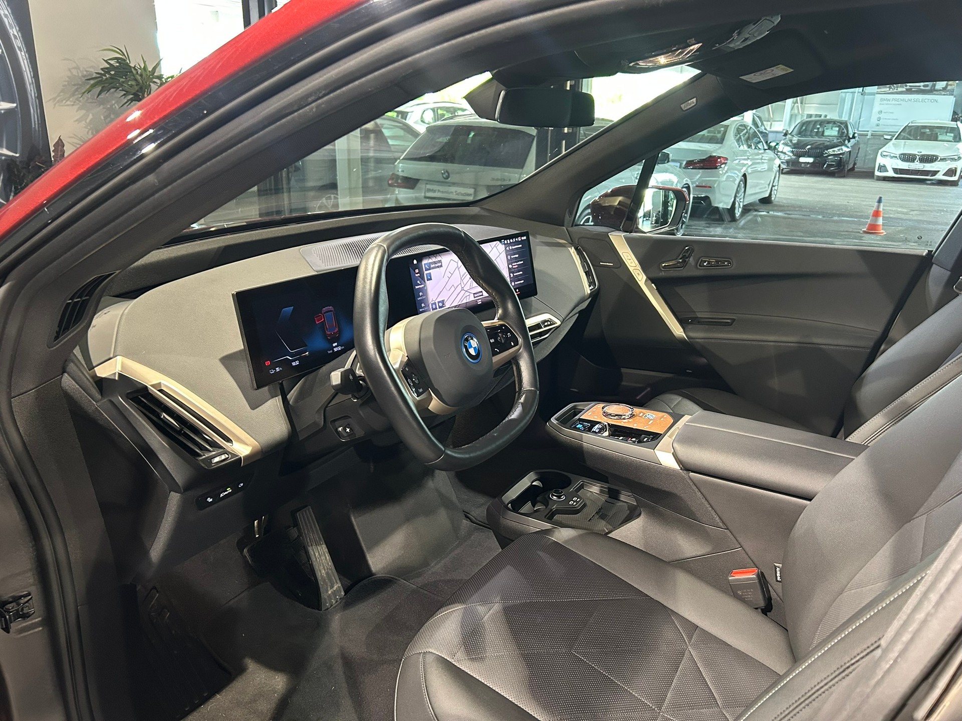 BMW iX xDrive40-image-25