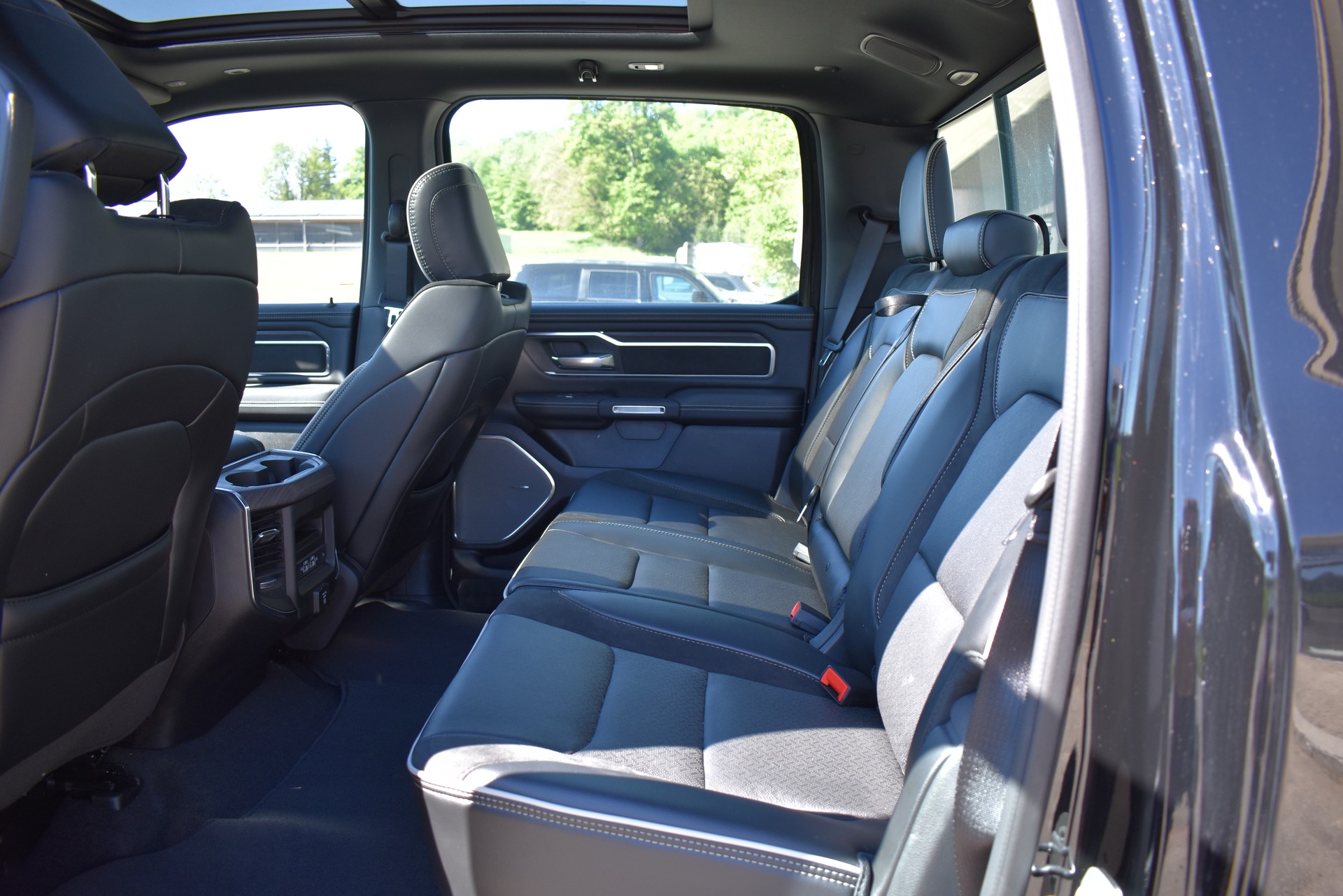 DODGE RAM 1500 CrewCab Laramie Night 3.0 Hurricane-image-8