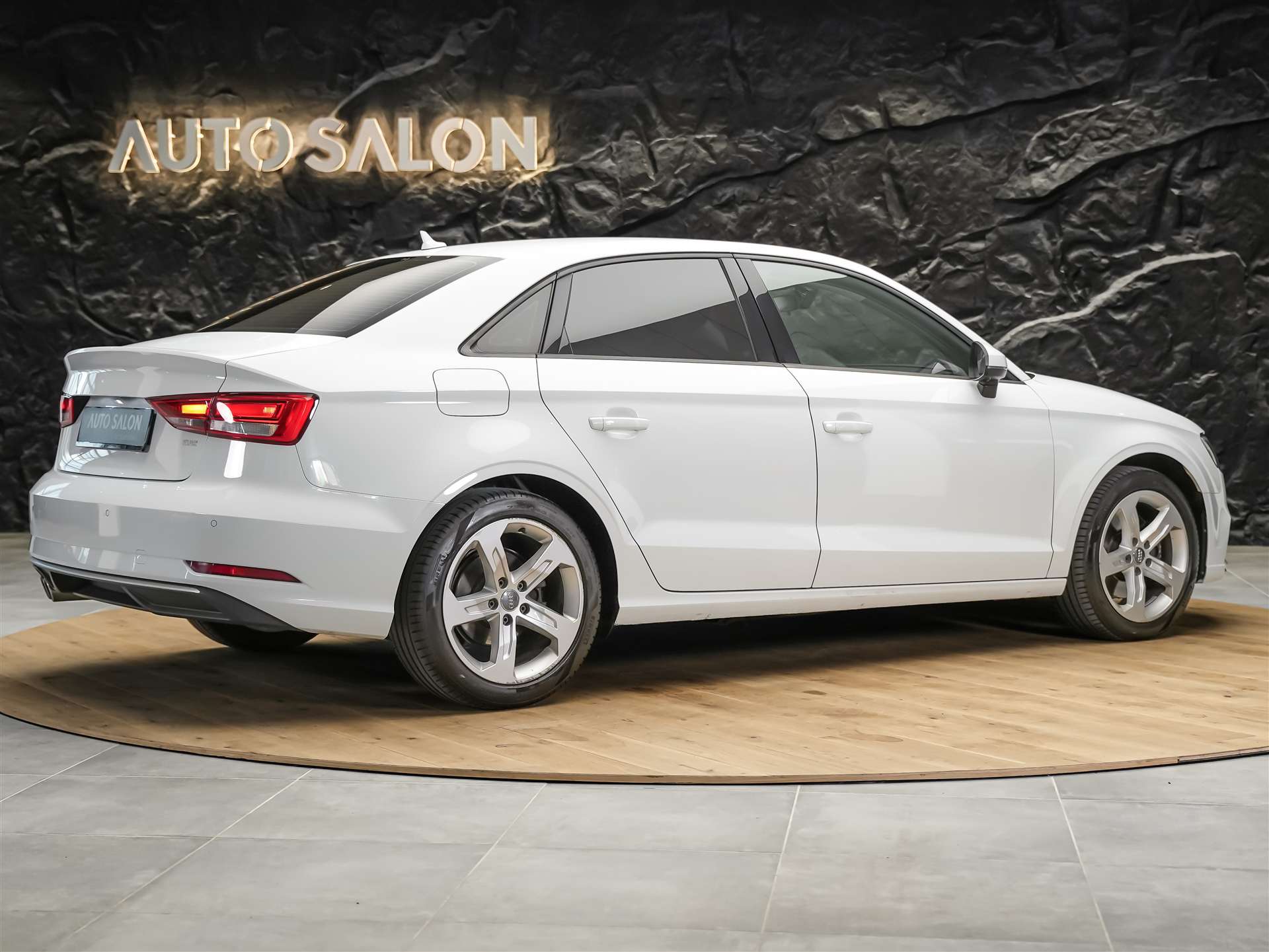 AUDI A3 Limousine 2.0 T FSI Sport quattro S-Tronic *4x4*MMI plus touch*Sitzheizung*-image-4