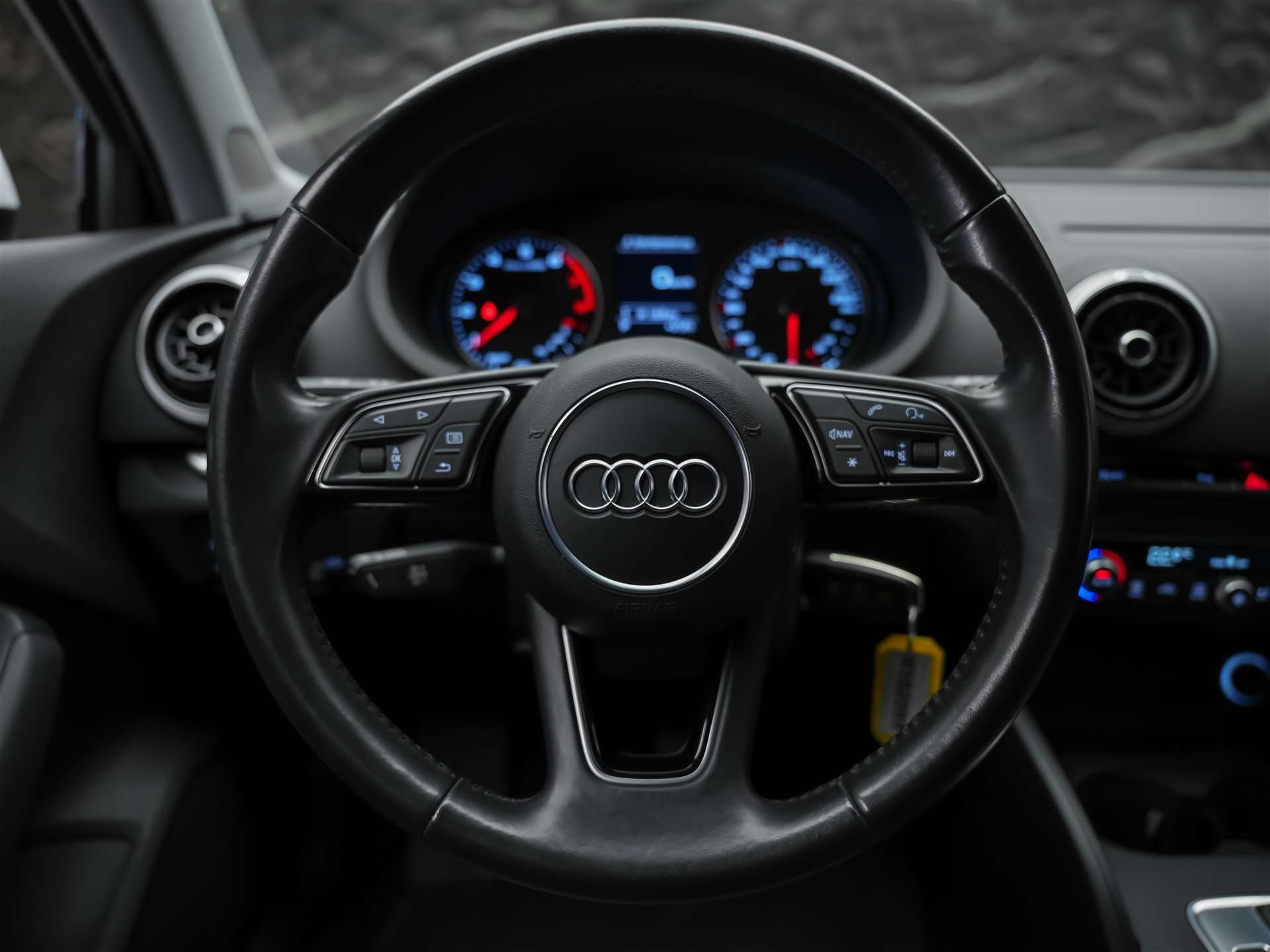 AUDI A3 Limousine 2.0 T FSI Sport quattro S-Tronic *4x4*MMI plus touch*Sitzheizung*-image-16
