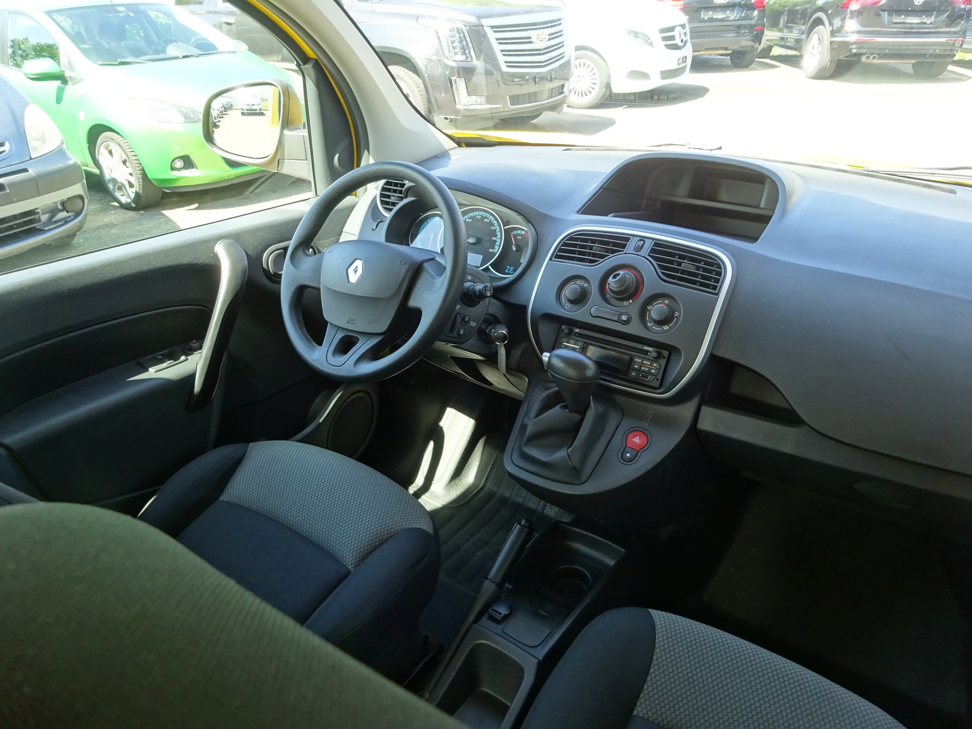 RENAULT Kangoo Z.E. 33 R60 Access 2 Plätze-image-8