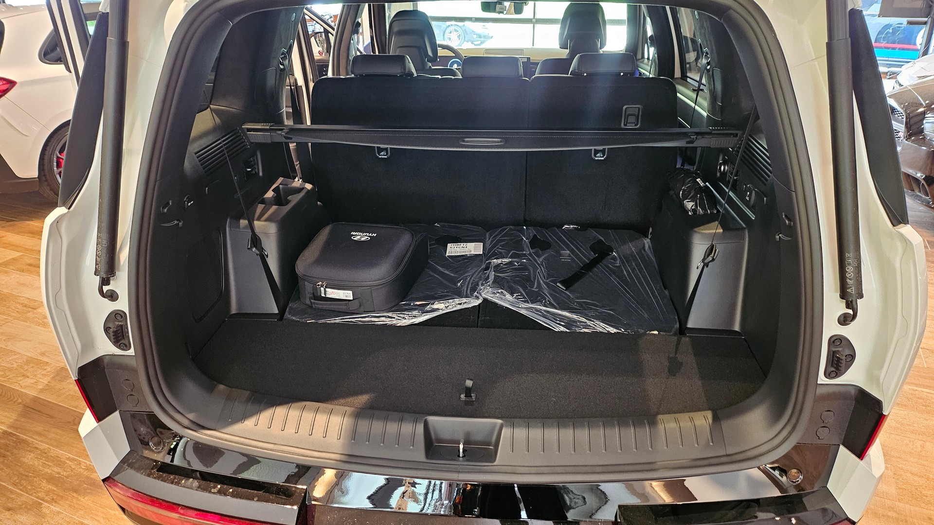 HYUNDAI Santa Fe 1.6 T-GDi PHEV Calligraphy 4WD Automatic-image-16
