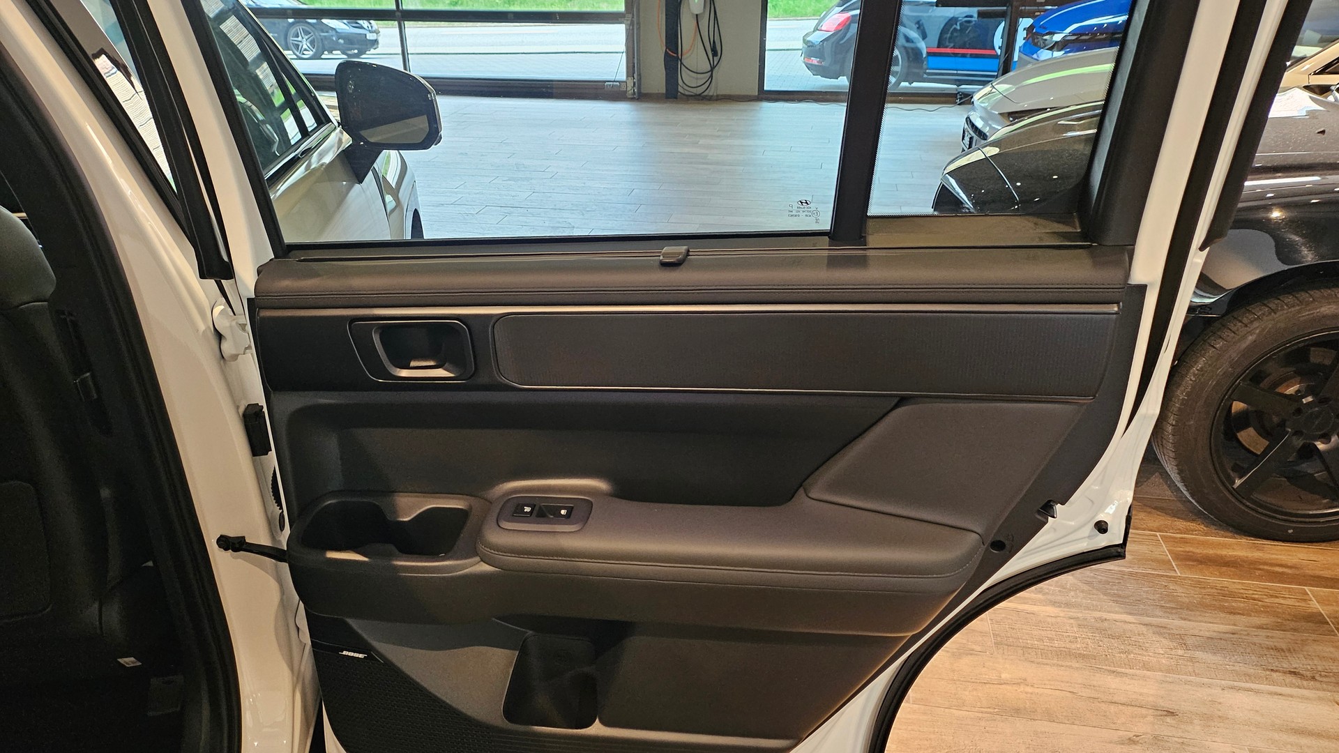 HYUNDAI Santa Fe 1.6 T-GDi PHEV Calligraphy 4WD Automatic-image-15