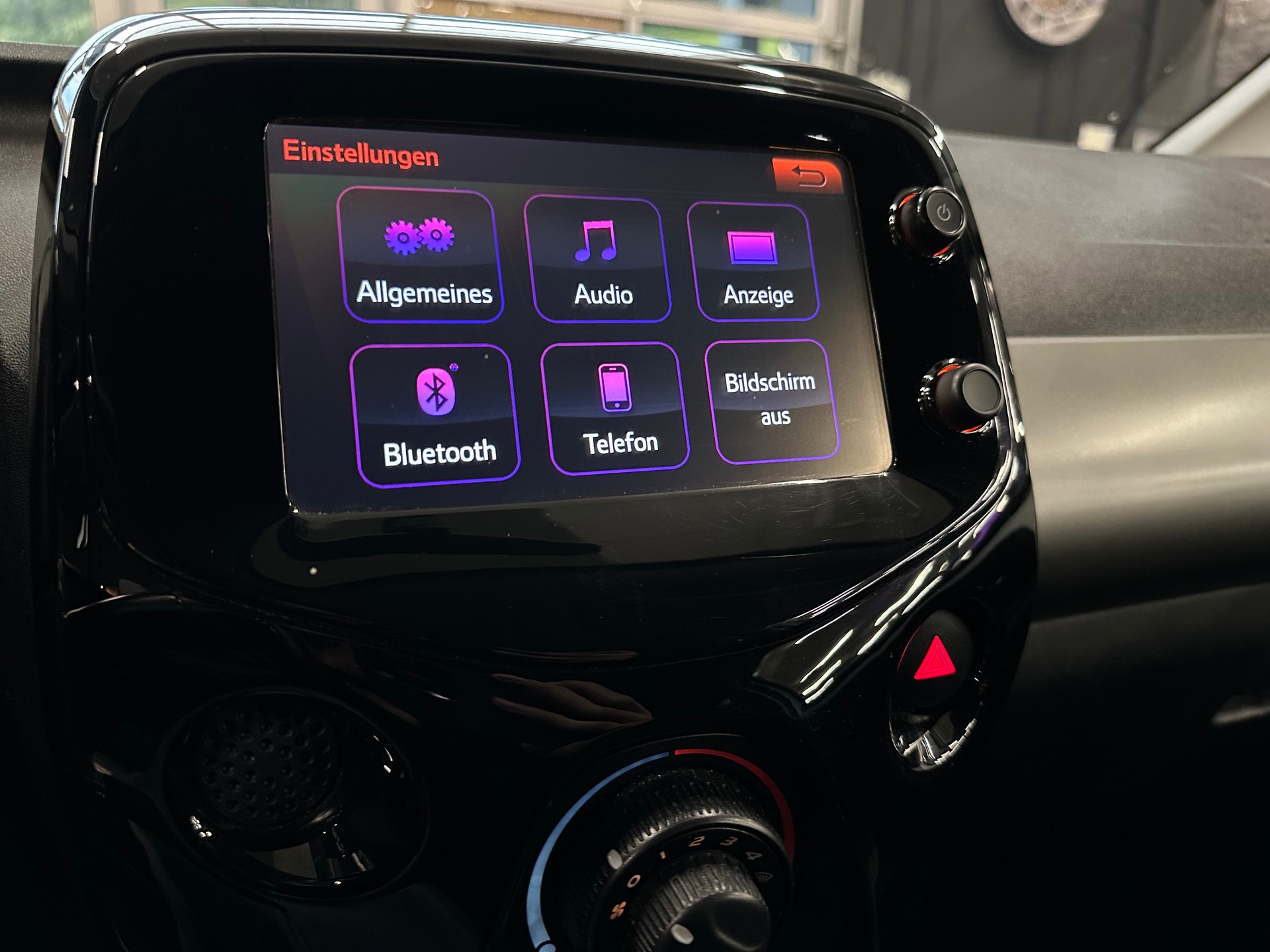 CITROEN C1 1.0 VTi ETG5 Shine Airscape-image-14