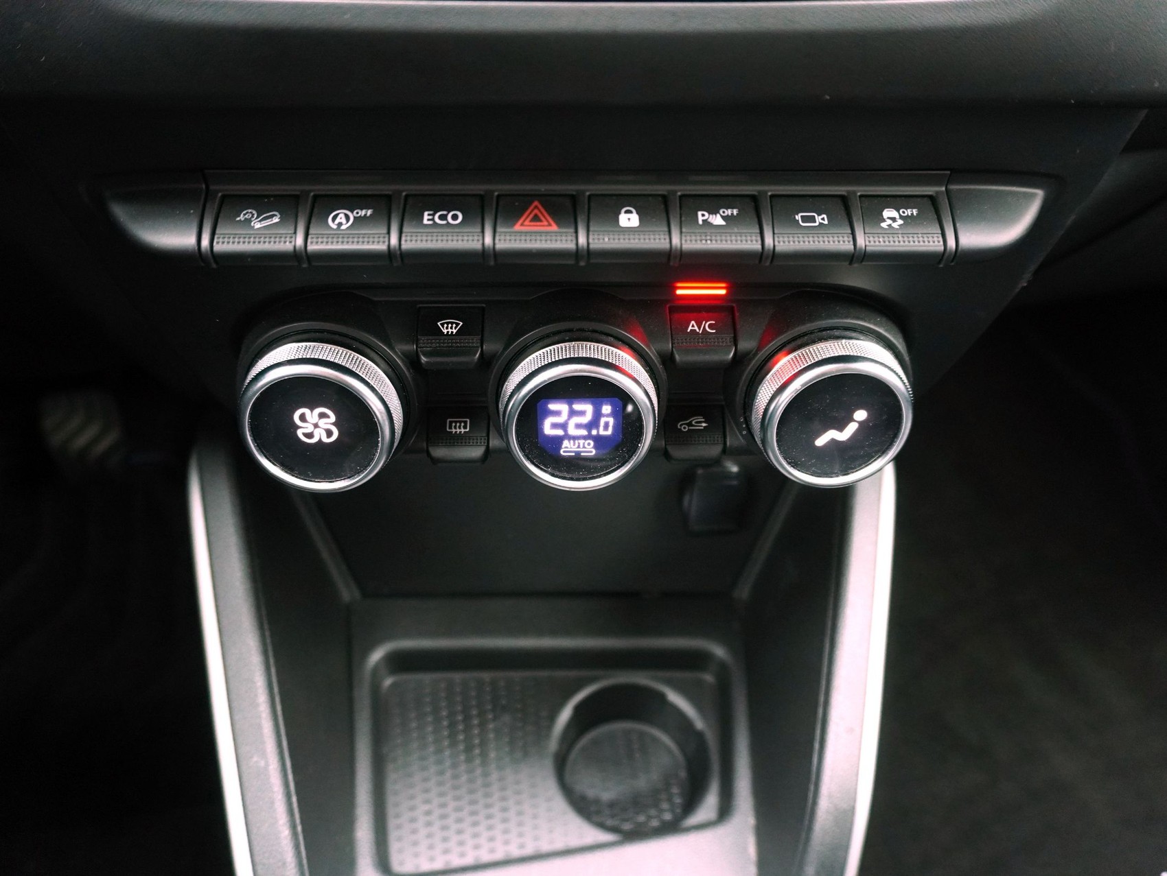 DACIA Duster 1.3 TCe Celebration 4WD-image-13