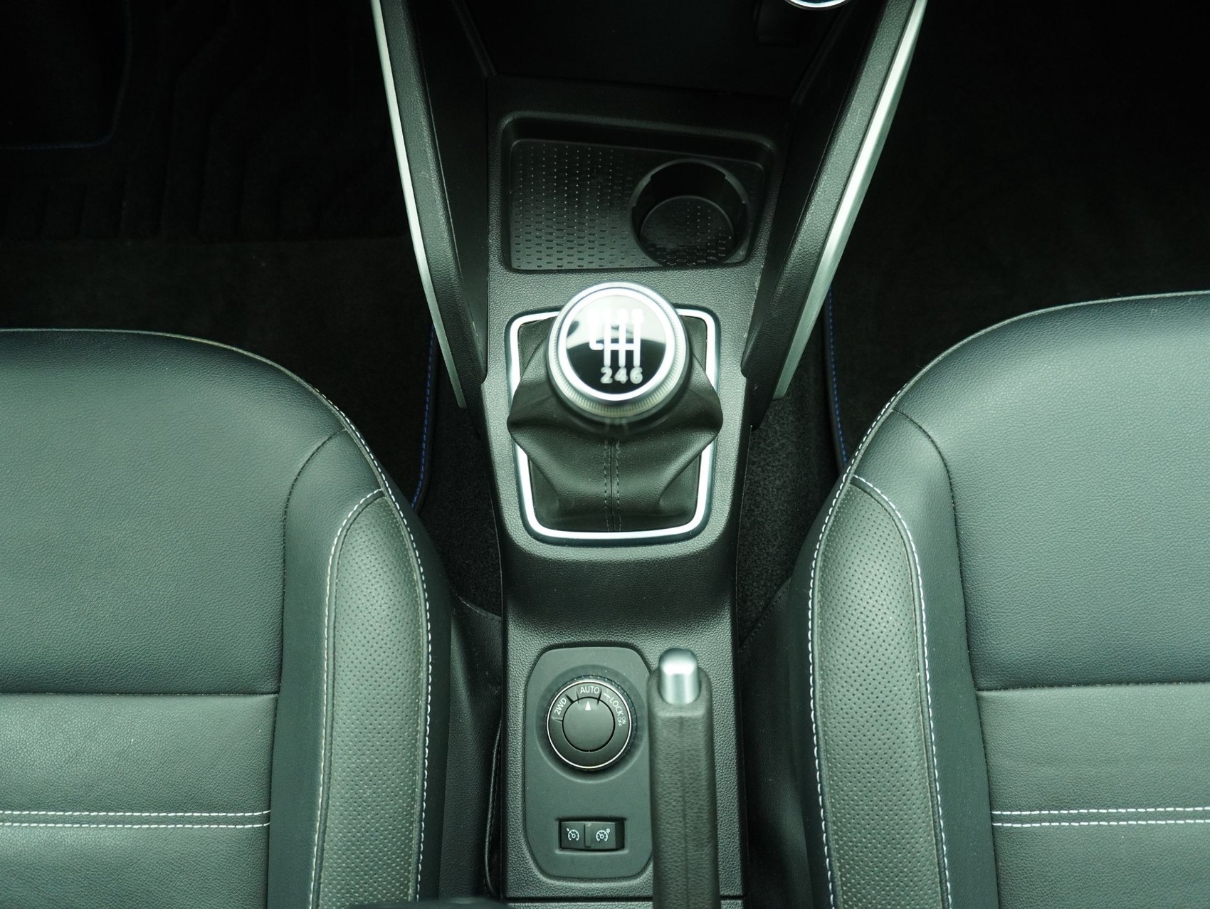 DACIA Duster 1.3 TCe Celebration 4WD-image-14