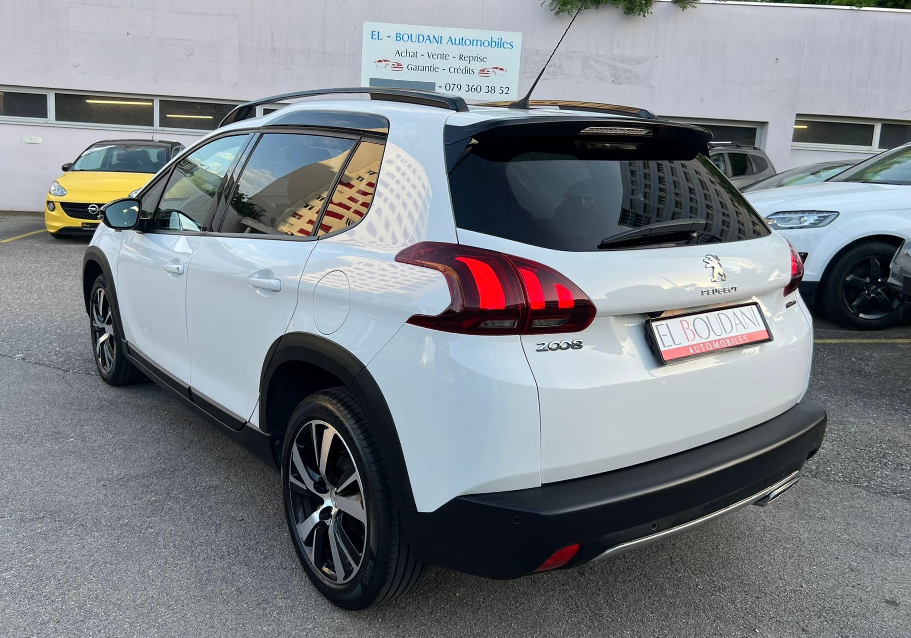 PEUGEOT 2008 1.2 PureTech GT Line-image-5