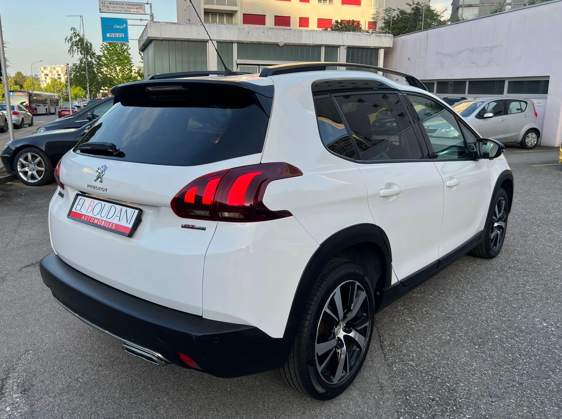 PEUGEOT 2008 1.2 PureTech GT Line-image-2
