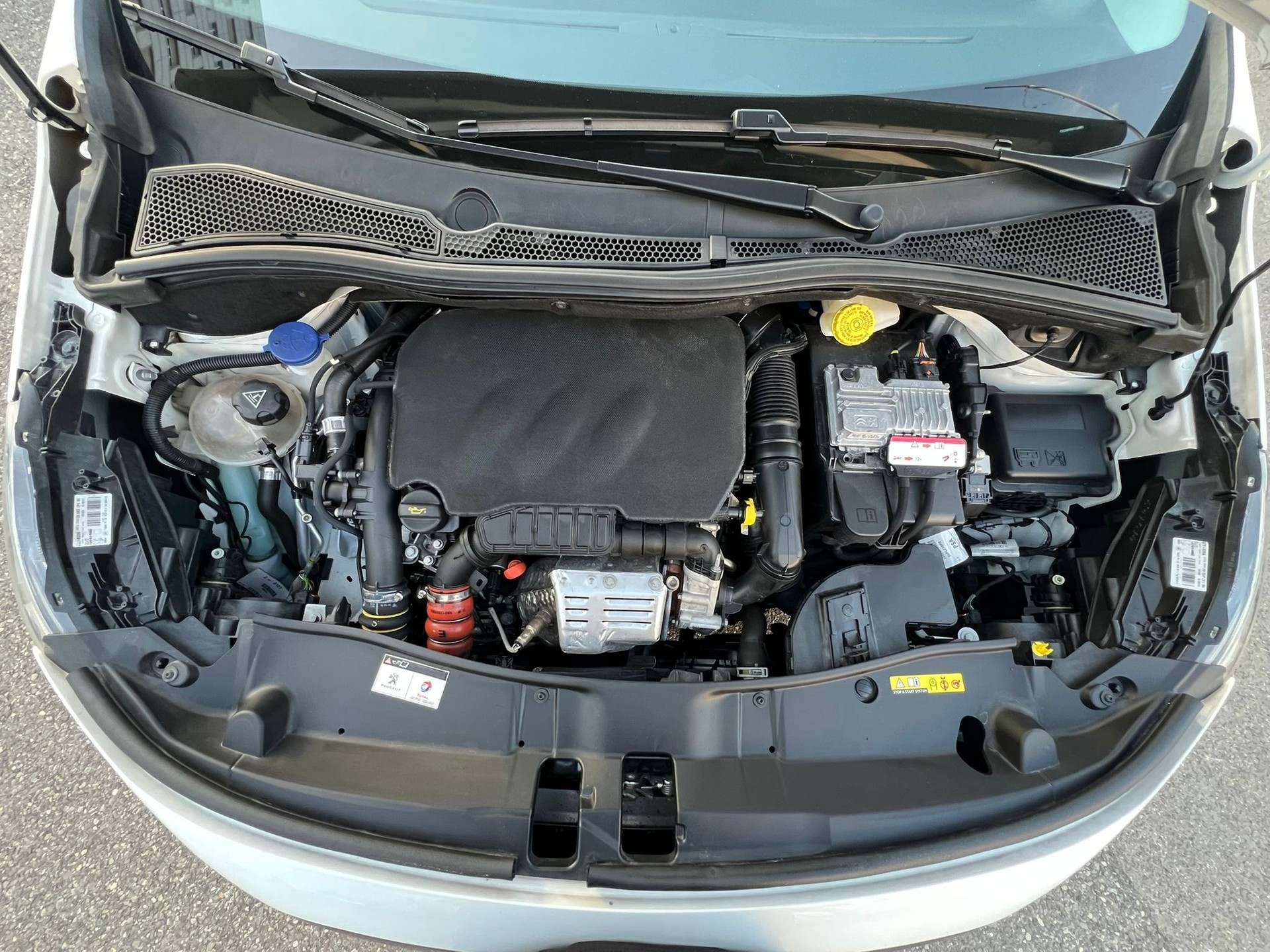 PEUGEOT 2008 1.2 PureTech GT Line-image-12