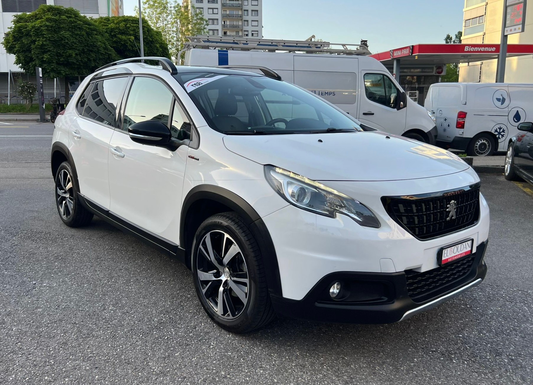 PEUGEOT 2008 1.2 PureTech GT Line-image-3
