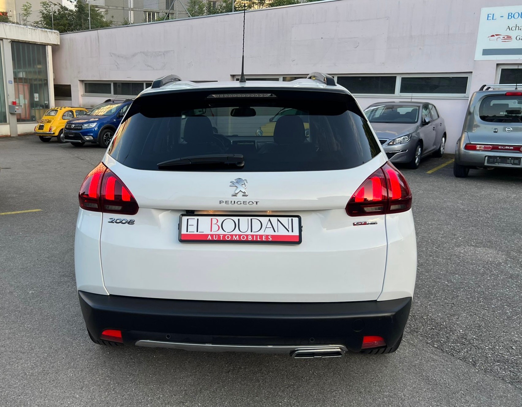 PEUGEOT 2008 1.2 PureTech GT Line-image-4
