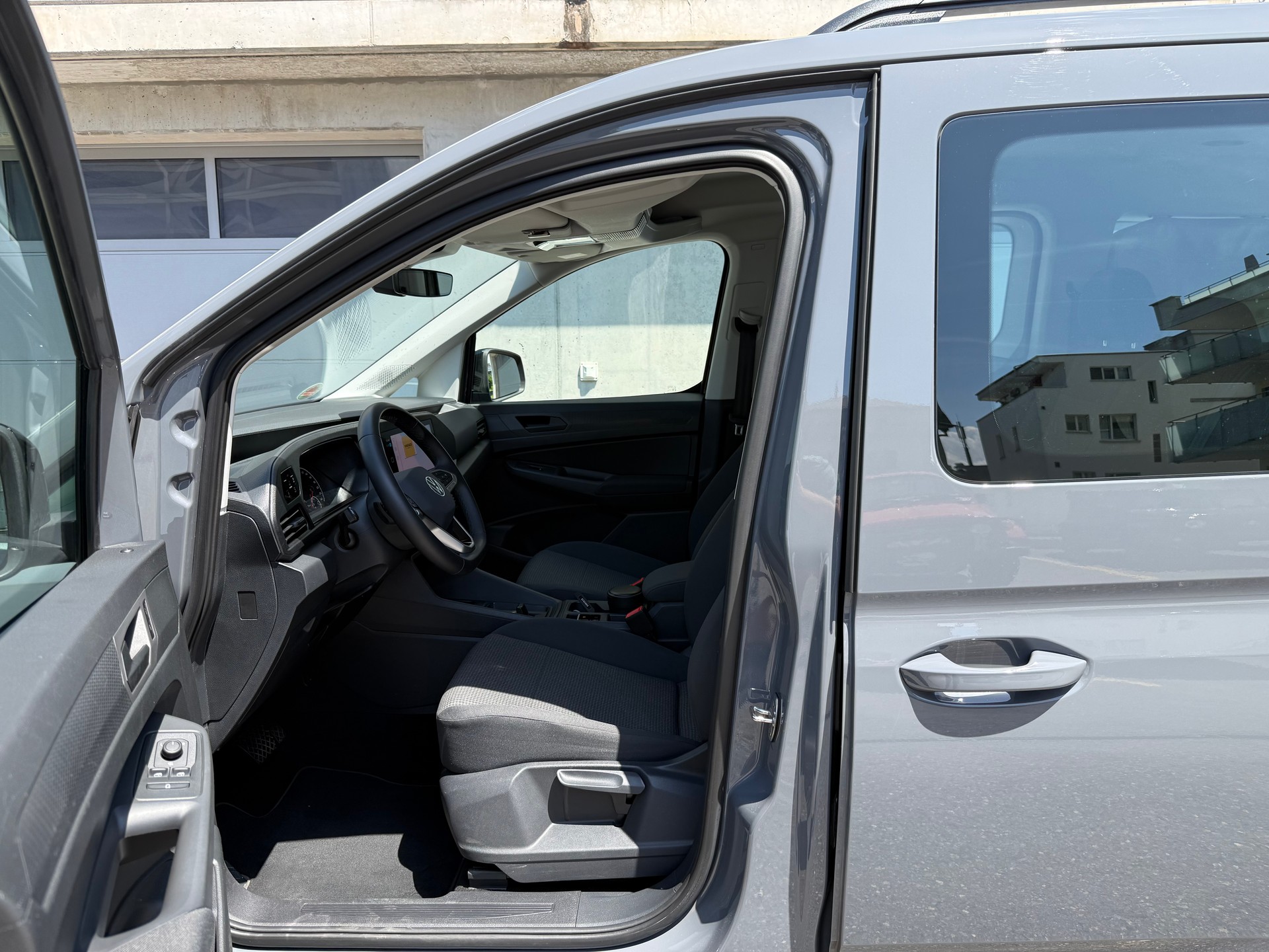 VW Caddy 2.0 TDI California Spirit DSG ** Werksgarantie**-image-9