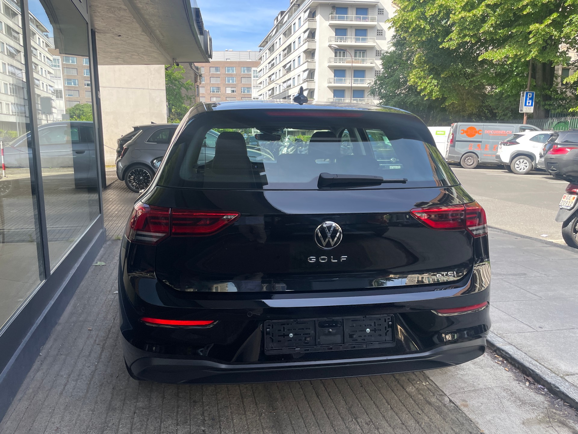VW Golf 1.0 eTSI mHEV Life-image-5