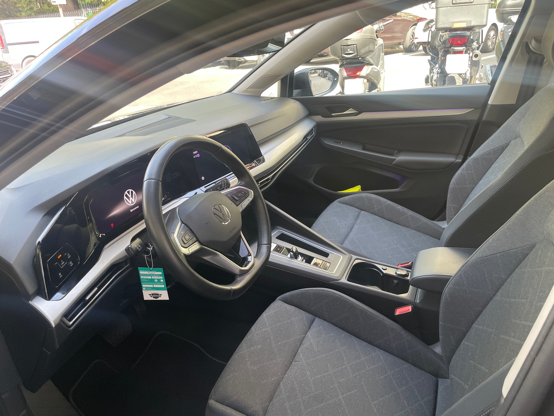 VW Golf 1.0 eTSI mHEV Life-image-6