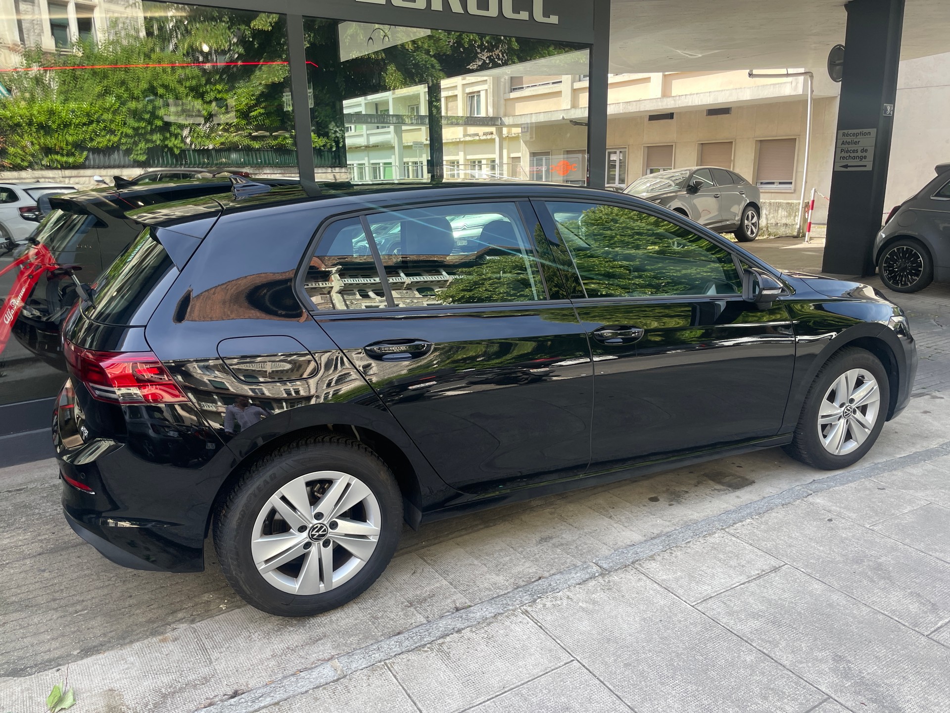 VW Golf 1.0 eTSI mHEV Life-image-3