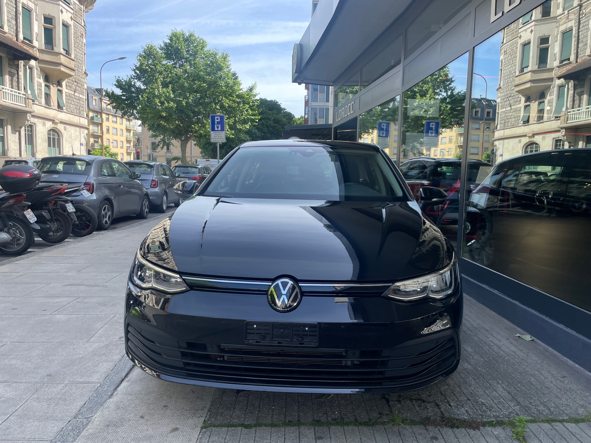 VW Golf 1.0 eTSI mHEV Life-image-1
