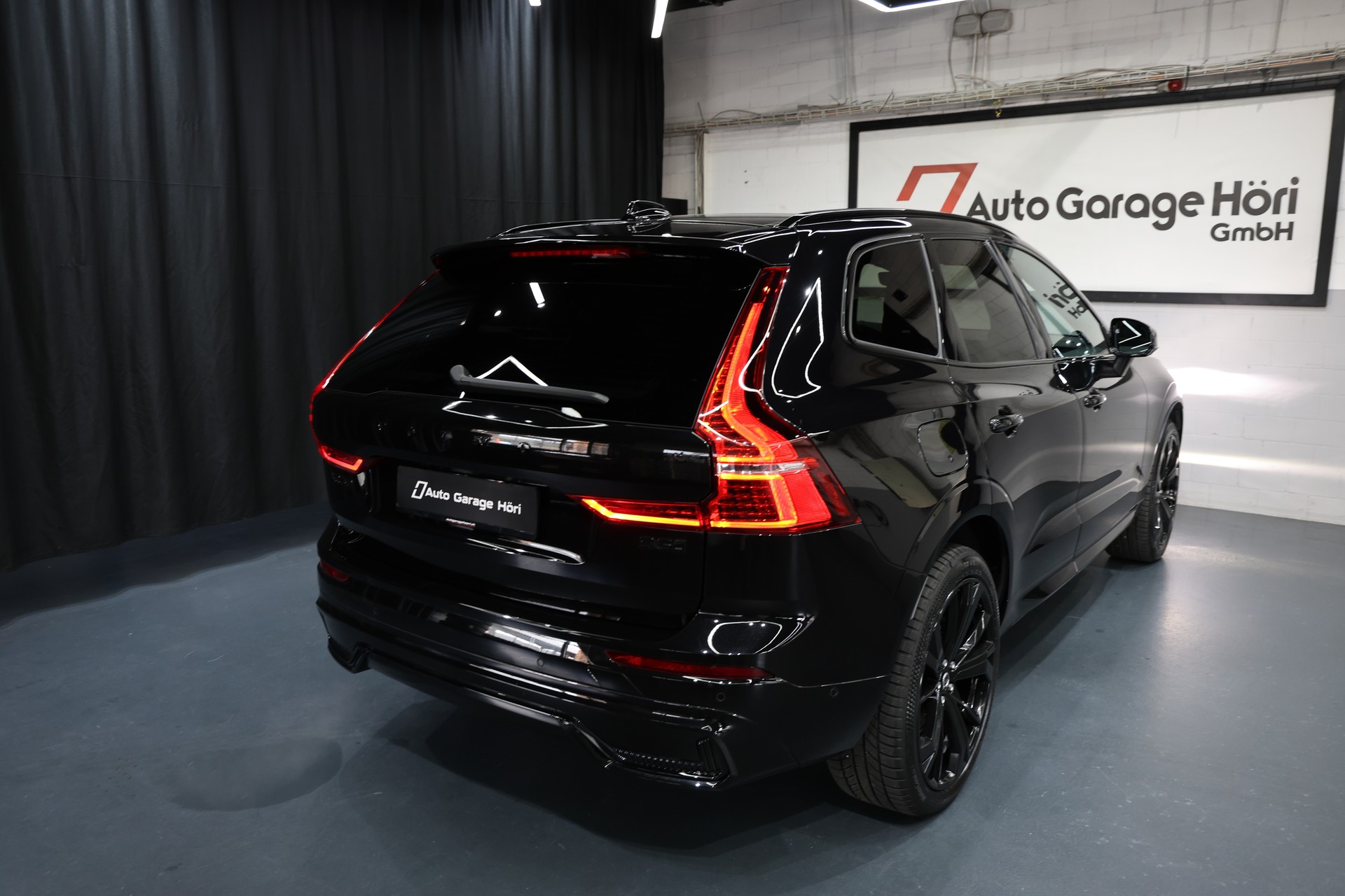 VOLVO XC60 B5 Benzin Mild Hybrid AWD Pure Ultra Dark Geartronic-image-16
