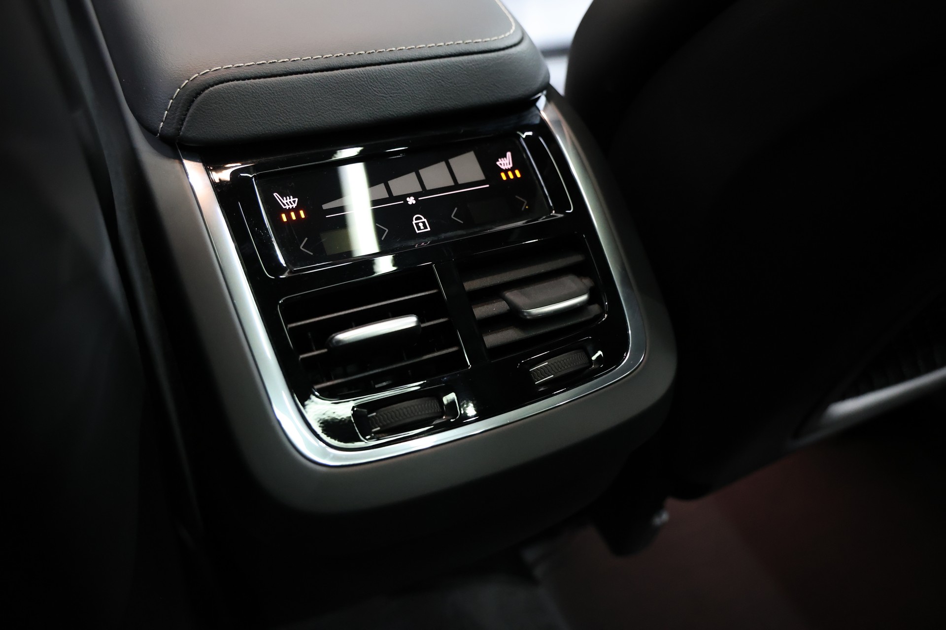 VOLVO XC60 B5 Benzin Mild Hybrid AWD Pure Ultra Dark Geartronic-image-22