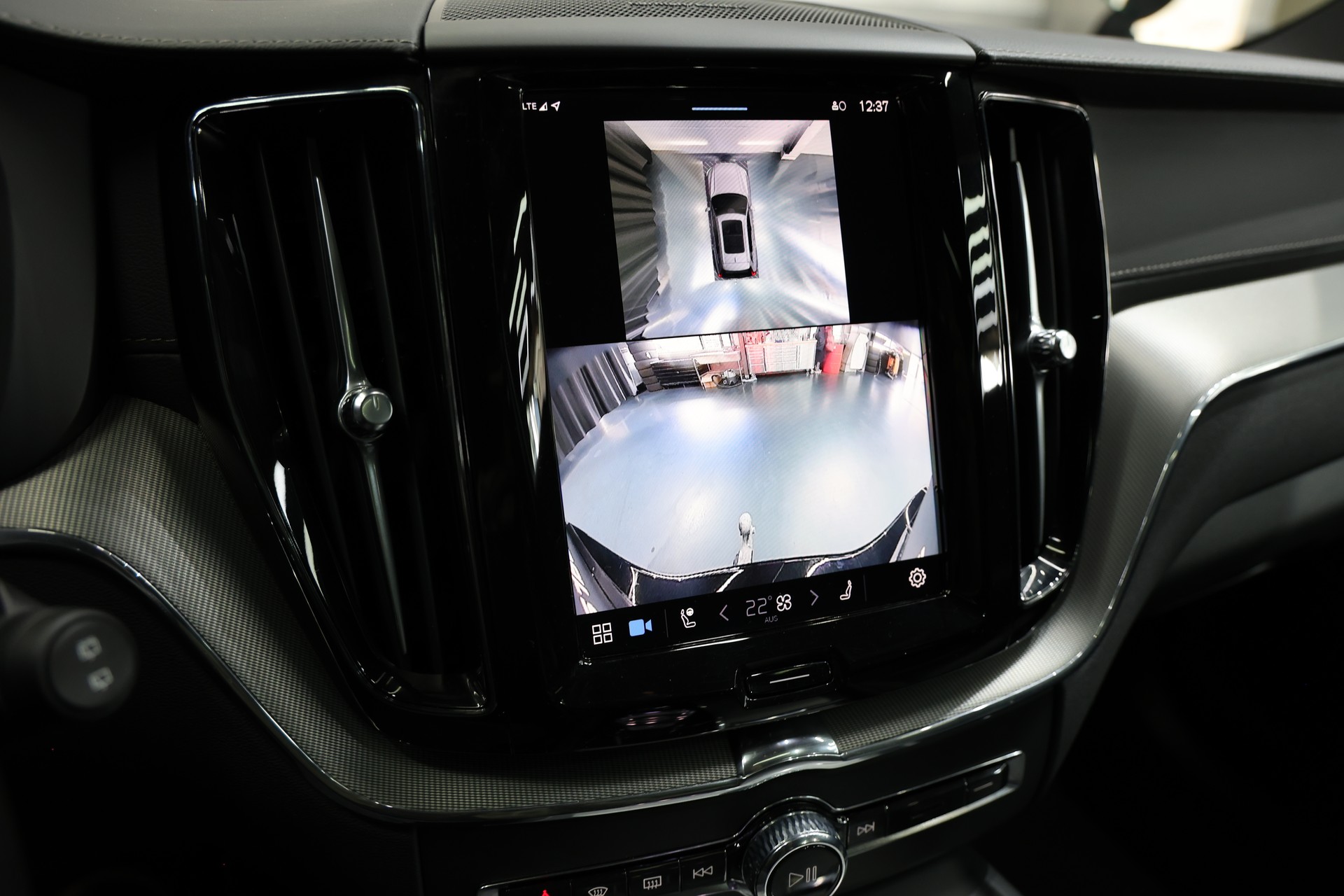 VOLVO XC60 B5 Benzin Mild Hybrid AWD Pure Ultra Dark Geartronic-image-24