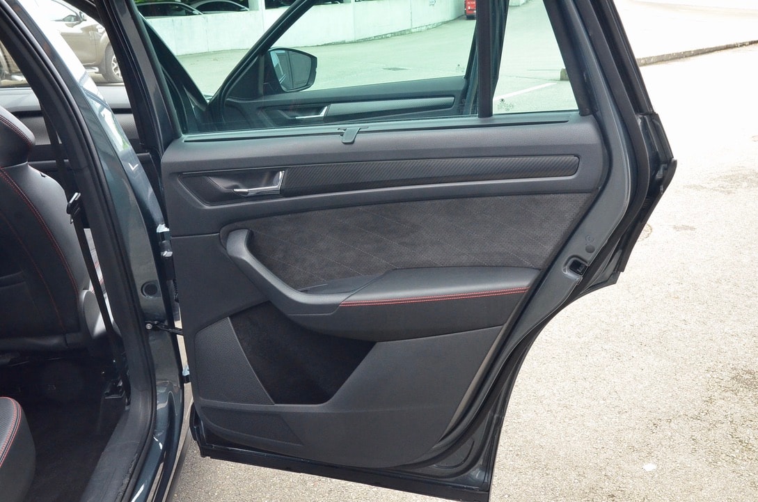 SKODA Kodiaq 2.0 Bi-TDI SCR RS 4x4 DSG-image-16