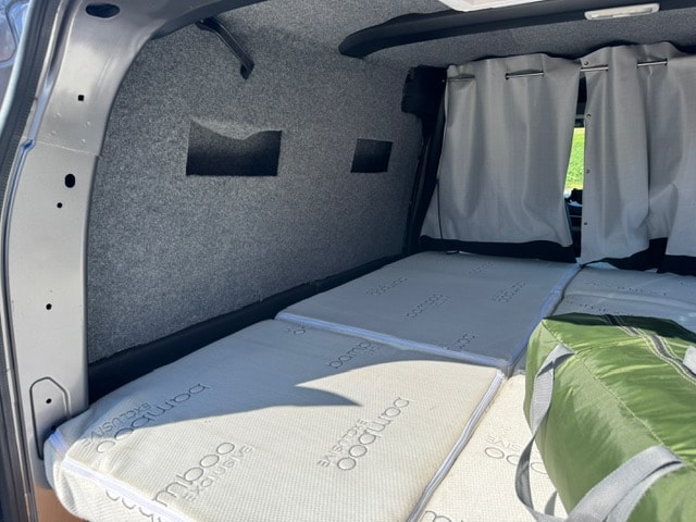 NISSAN Townstar mit 2er Bett Dach-Lüfter Heckanbauzelt-image-4