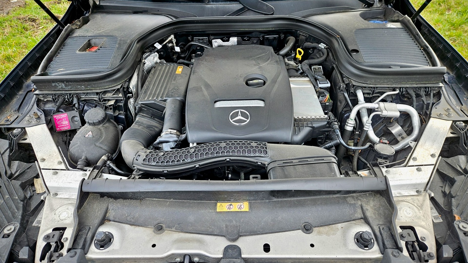 MERCEDES-BENZ GLC 250 AMG Line 4m-image-9