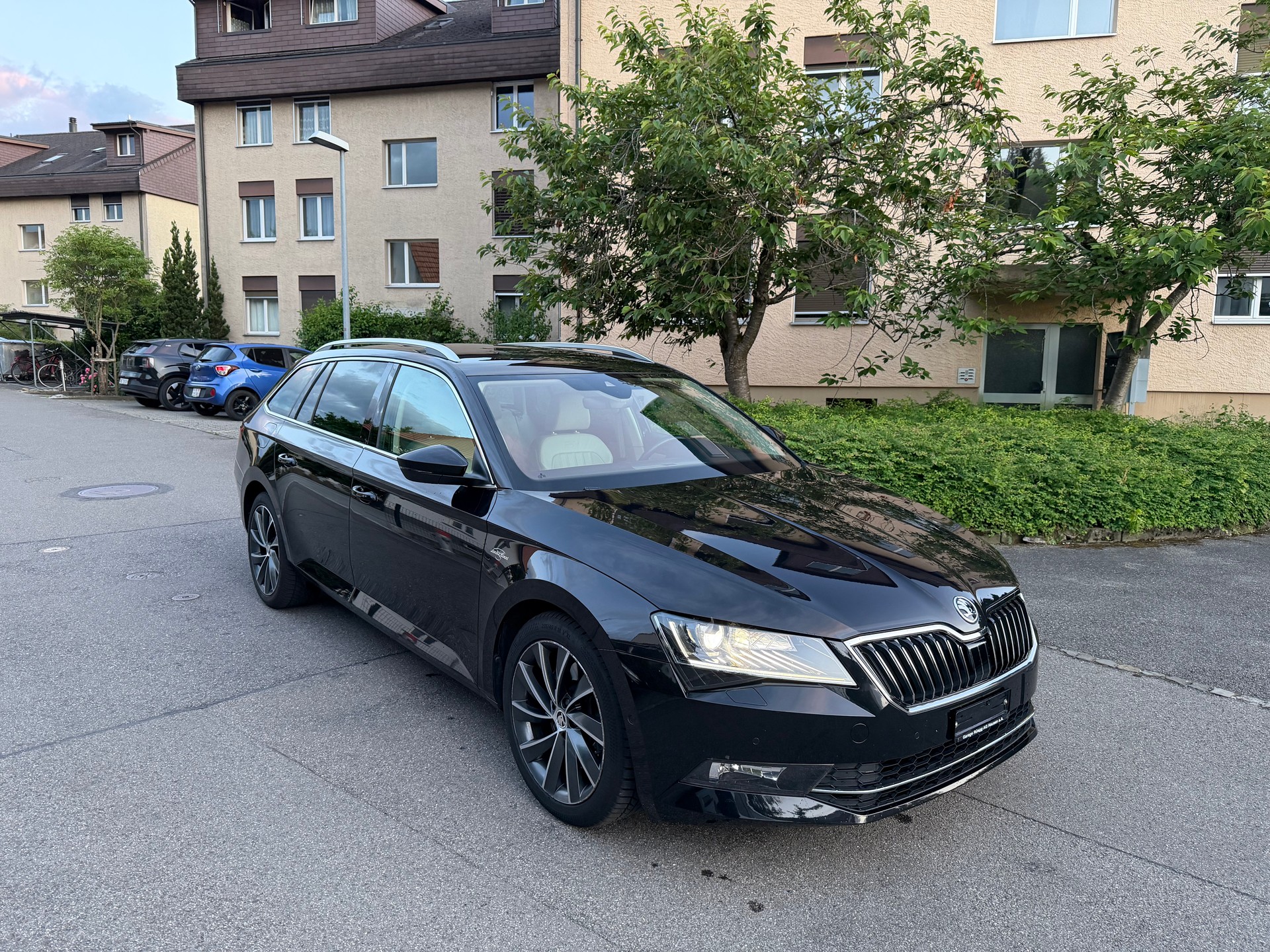 SKODA Superb Combi 2.0 TSI L&K DSG 4x4-image-1