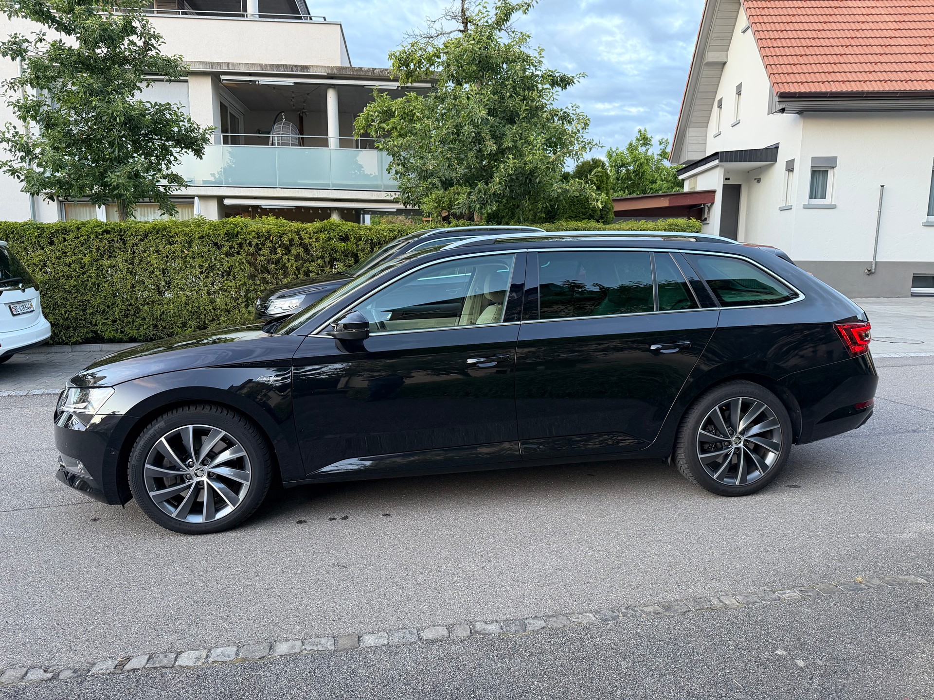 SKODA Superb Combi 2.0 TSI L&K DSG 4x4-image-5