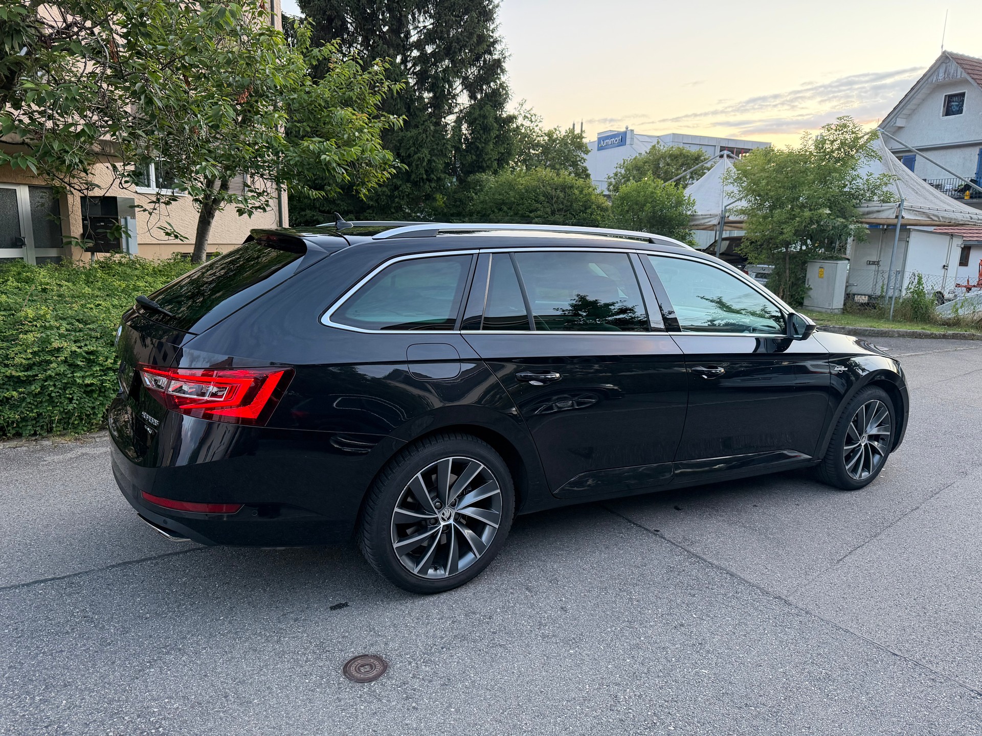 SKODA Superb Combi 2.0 TSI L&K DSG 4x4-image-3