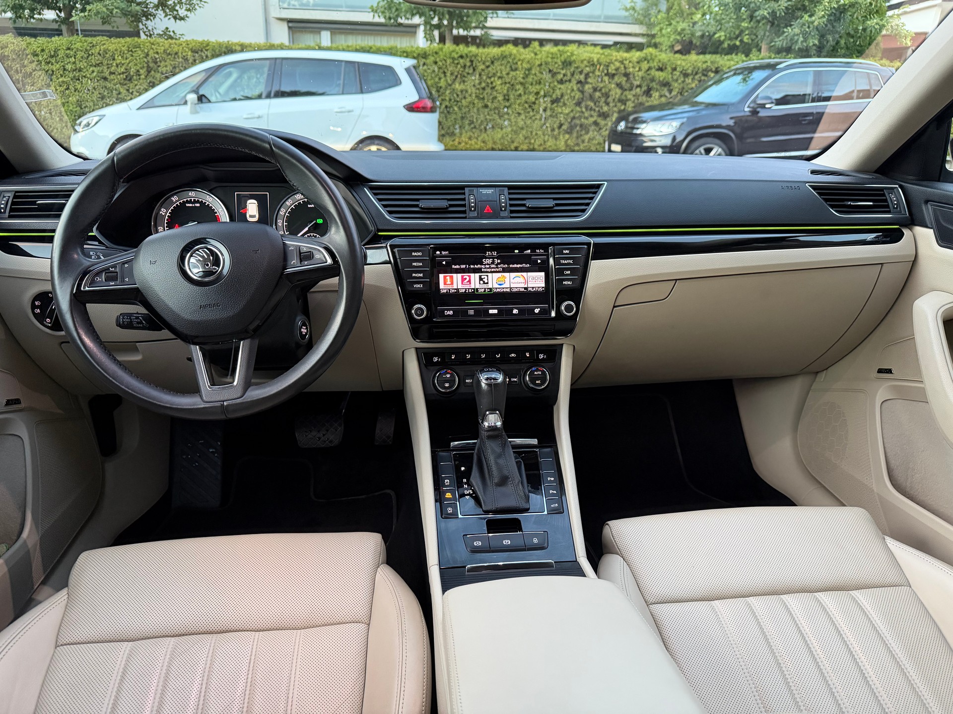 SKODA Superb Combi 2.0 TSI L&K DSG 4x4-image-12
