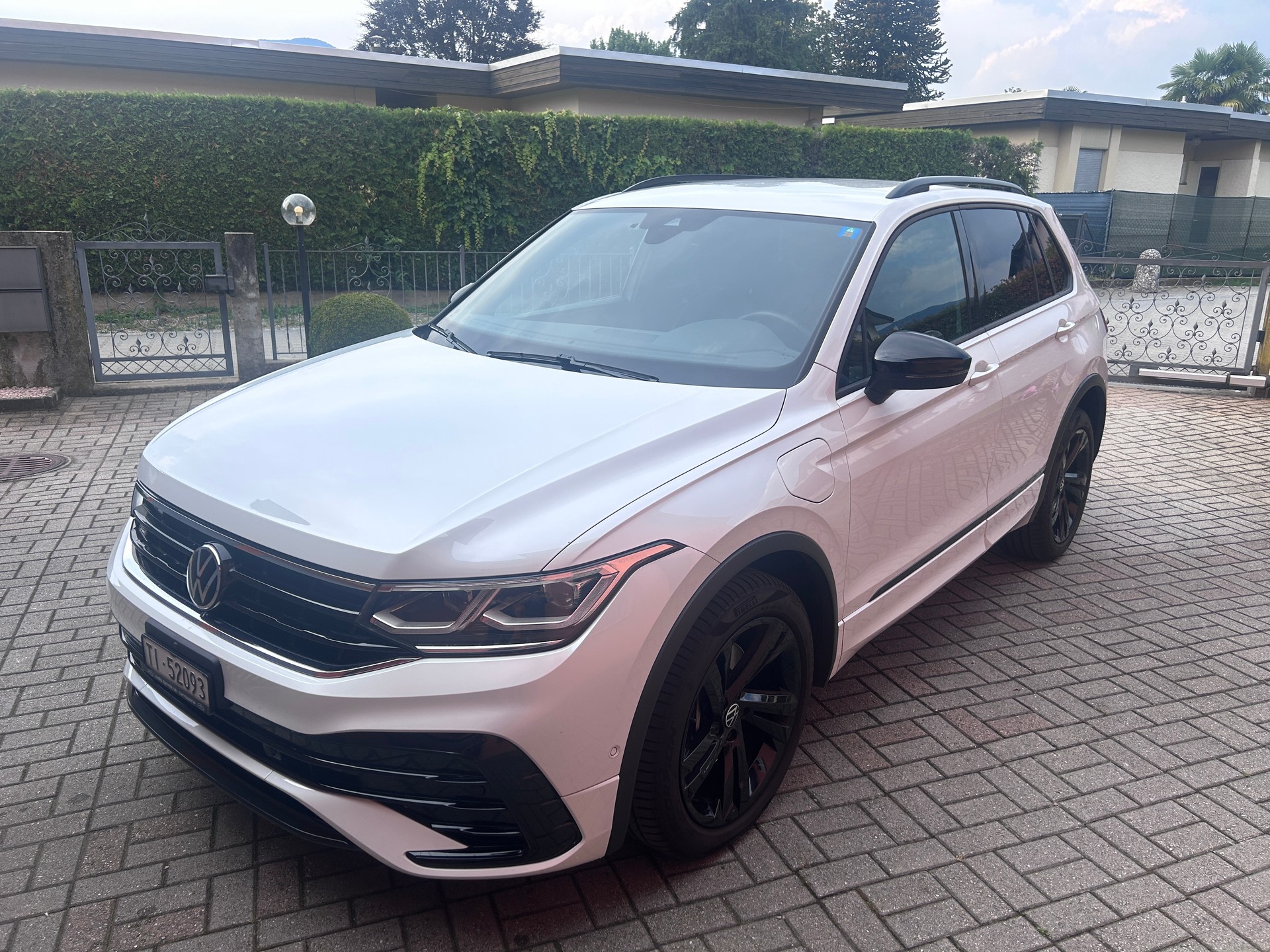 VW 1.4 TSI PHEV R-Line DSG 2WD-image-1