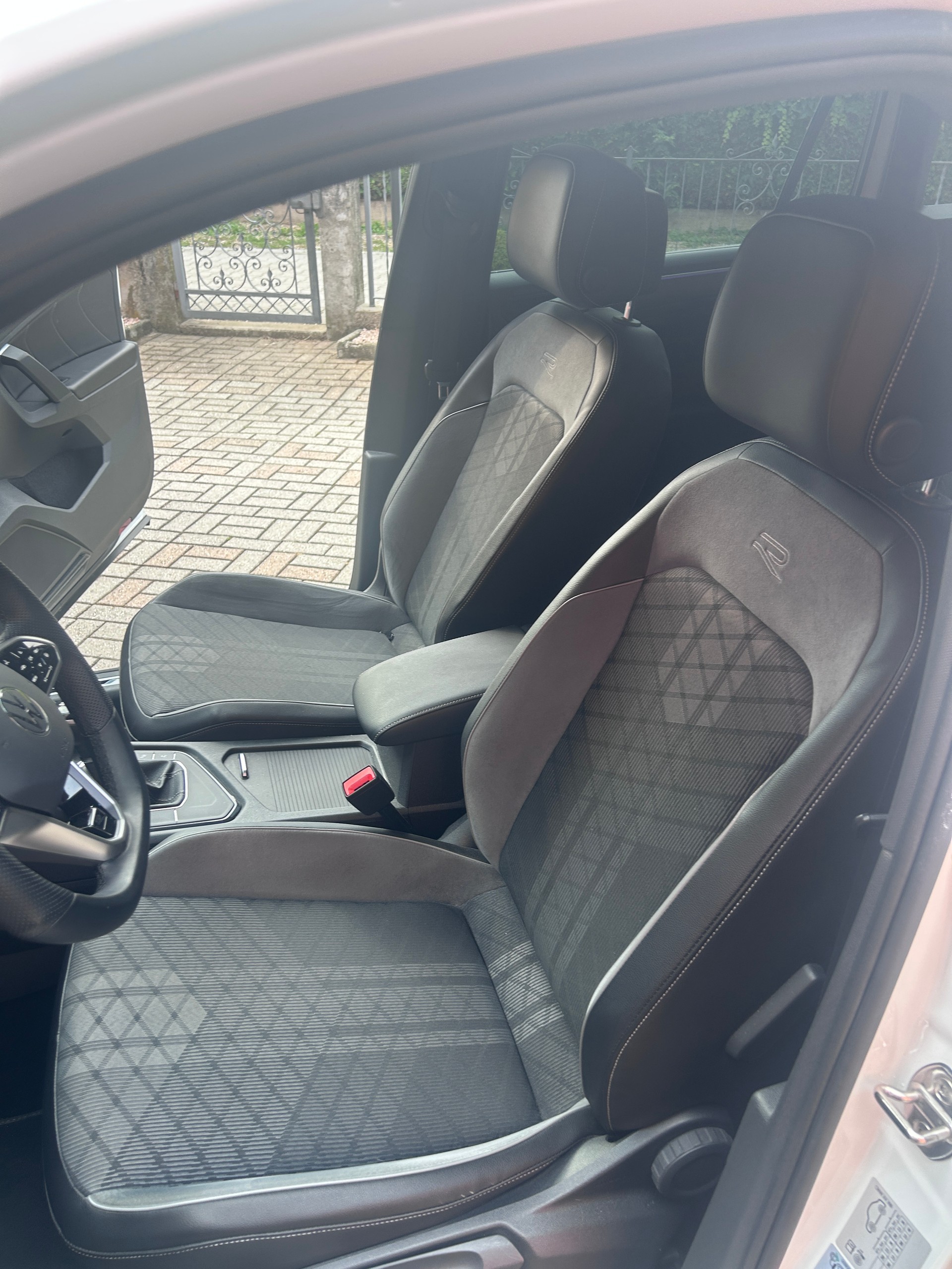 VW 1.4 TSI PHEV R-Line DSG 2WD-image-4