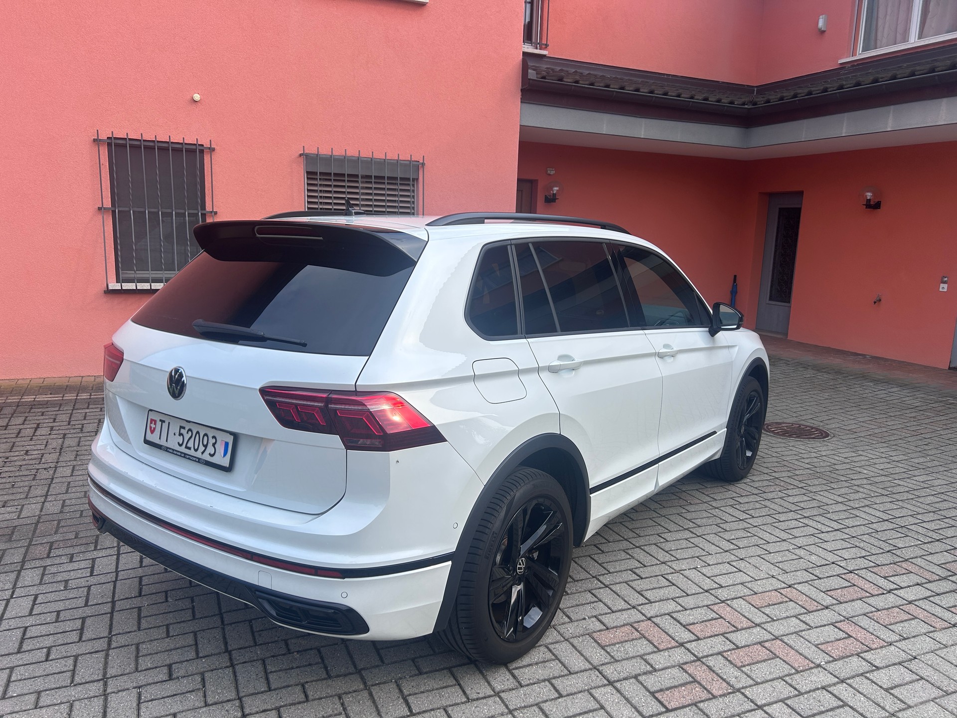 VW 1.4 TSI PHEV R-Line DSG 2WD-image-3
