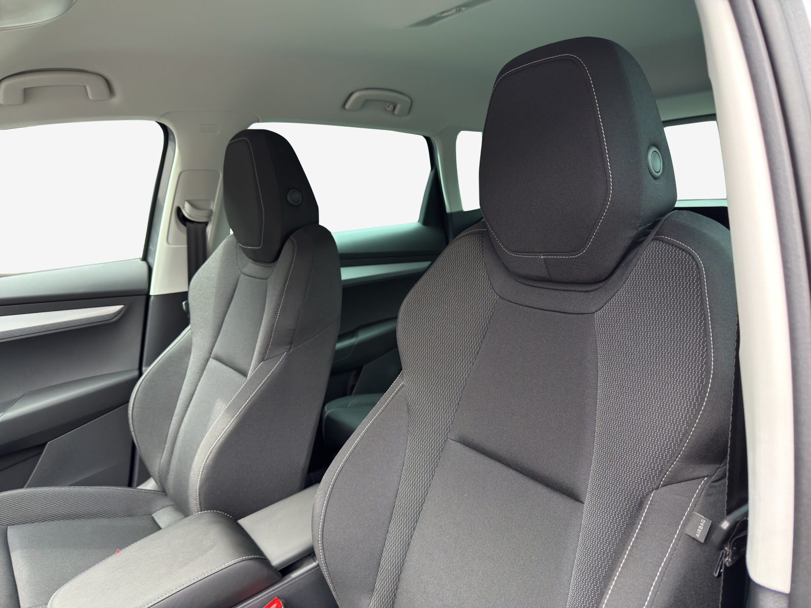 SKODA Karoq 2.0 TDI CR Ambition 4x4 DSG-image-14