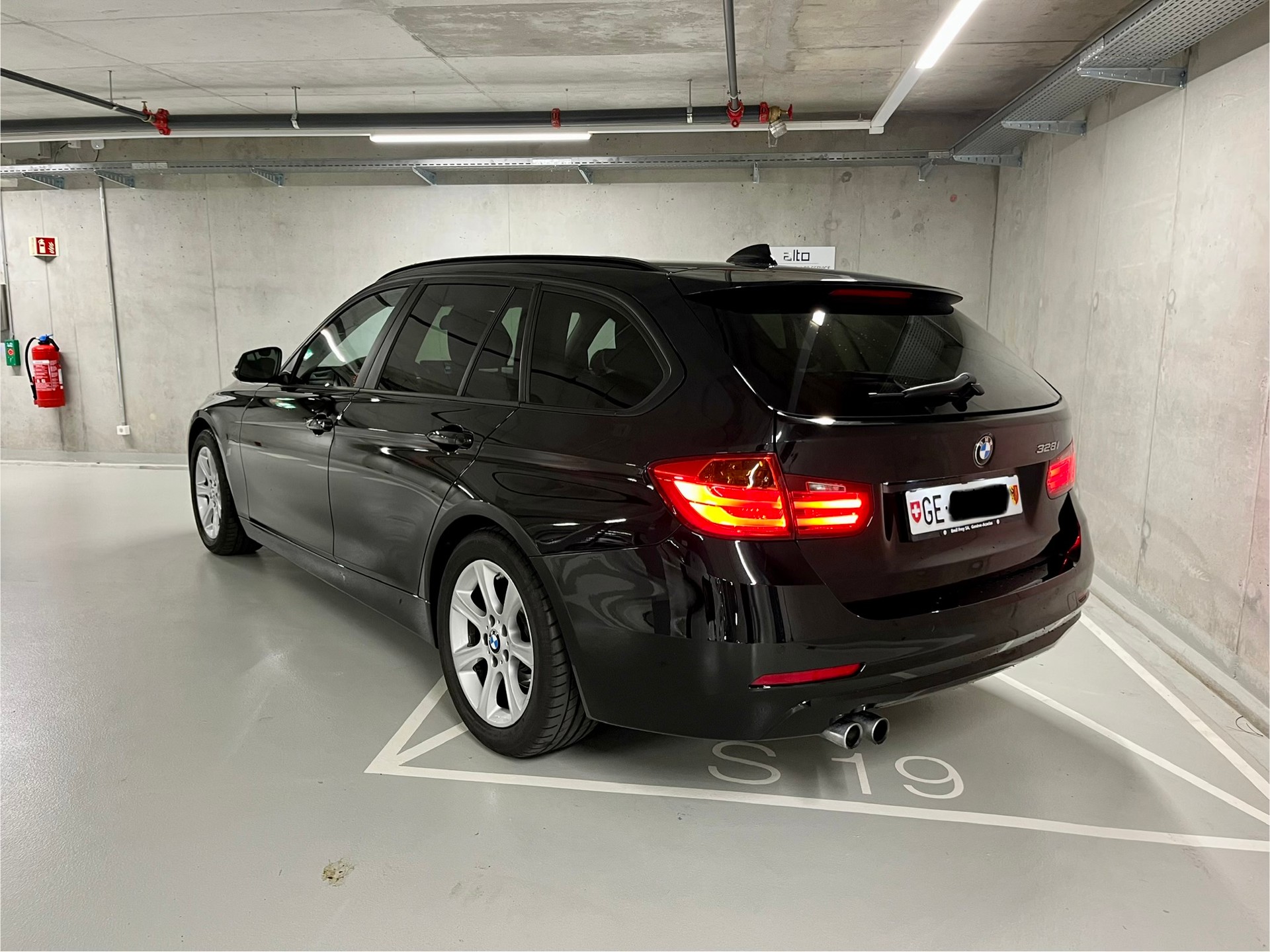 BMW 328i Touring Steptronic-image-2