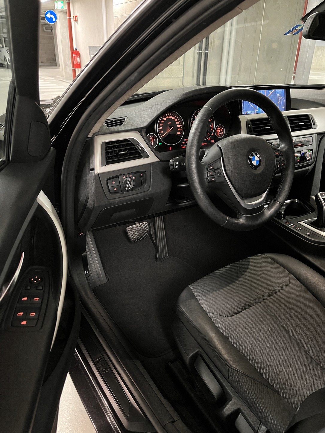 BMW 328i Touring Steptronic-image-13