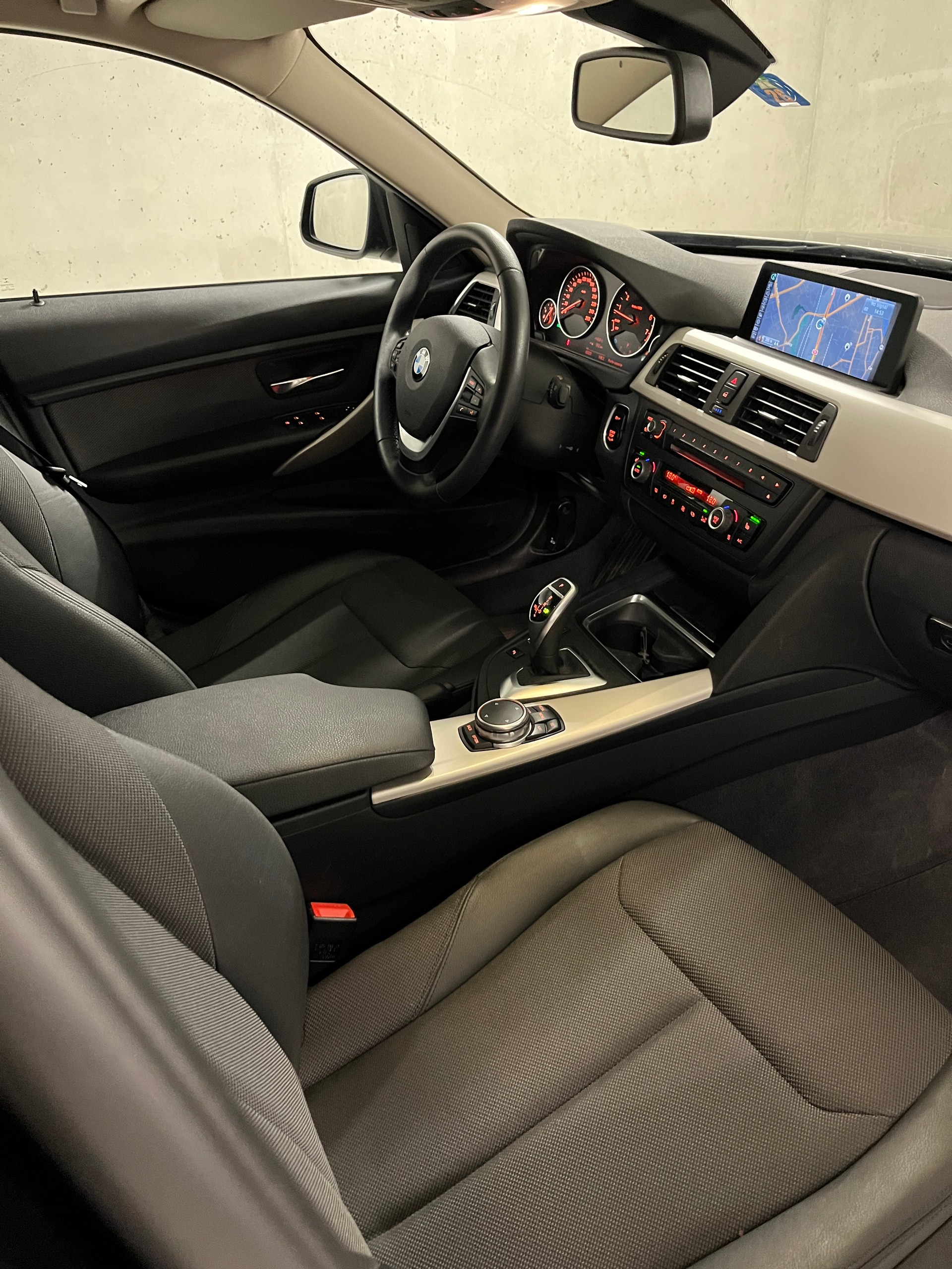 BMW 328i Touring Steptronic-image-21