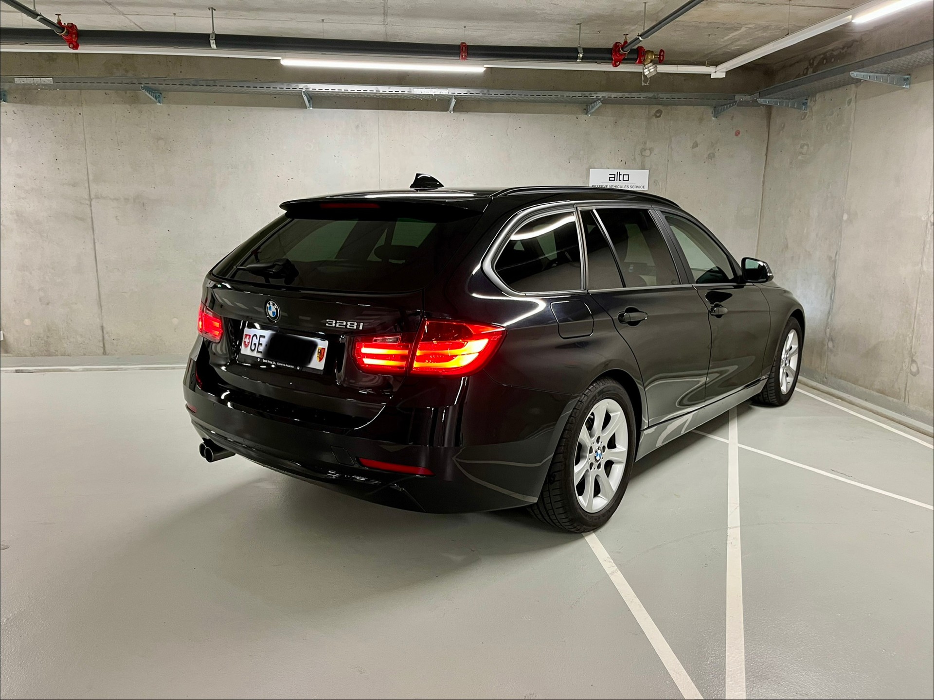 BMW 328i Touring Steptronic-image-4