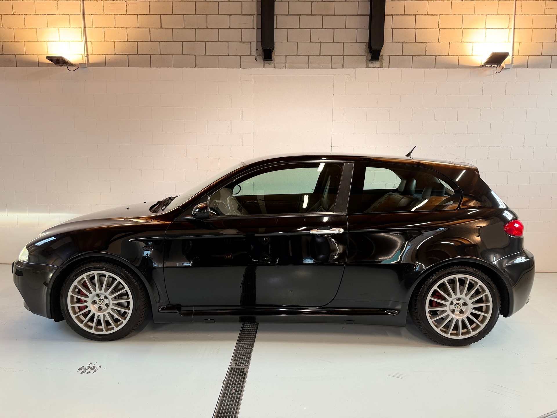 ALFA ROMEO 147 3.2 GTA-image-3