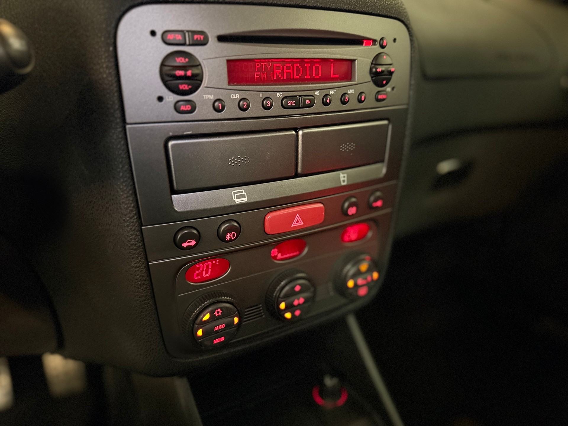 ALFA ROMEO 147 3.2 GTA-image-11
