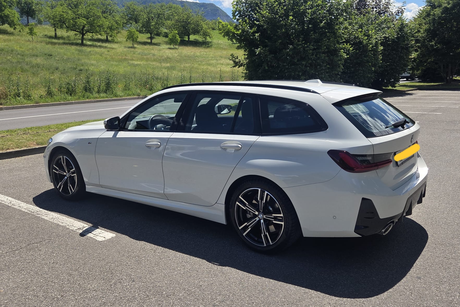 BMW 330i Touring G21 M Sport-image-0