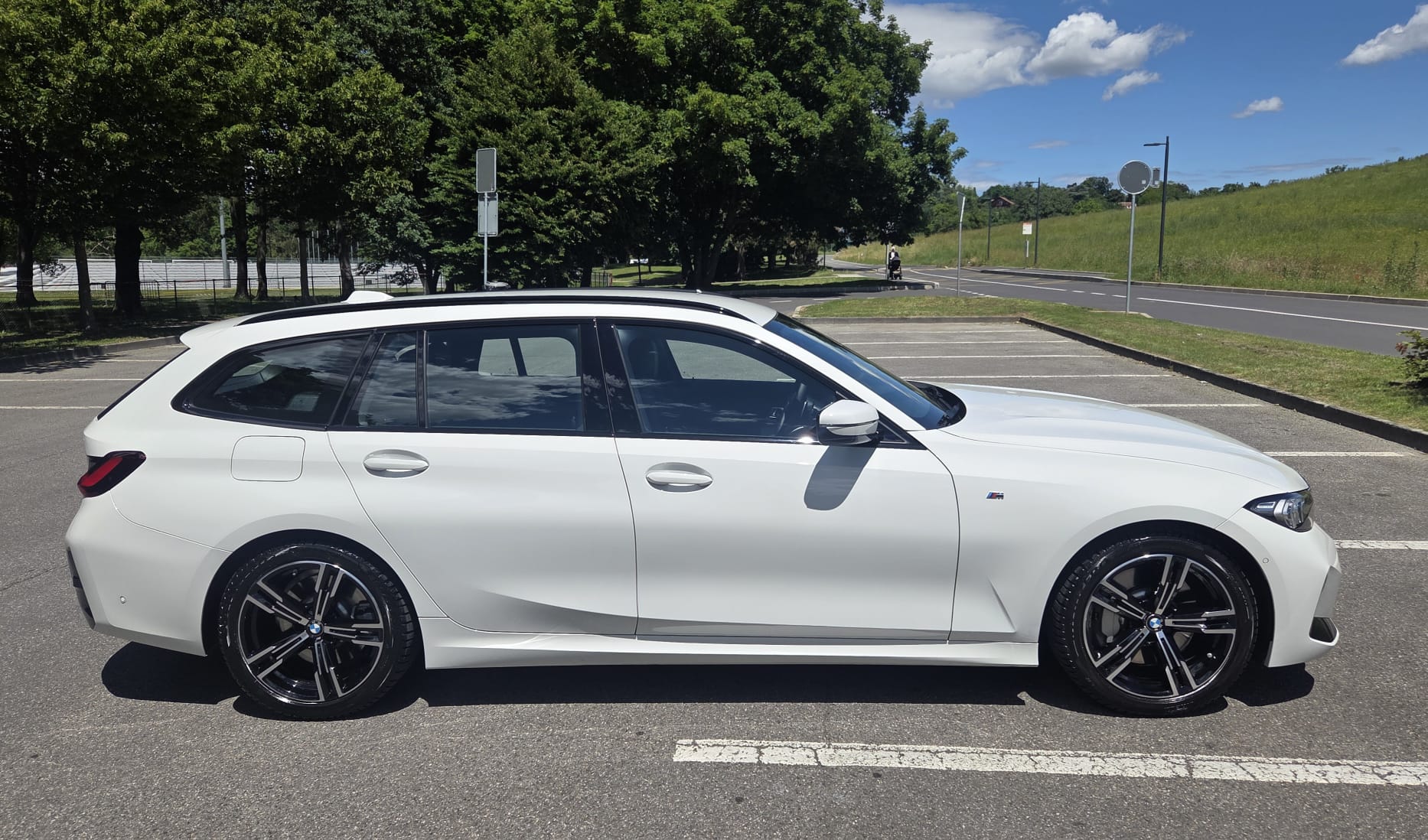 BMW 330i Touring G21 M Sport-image-2