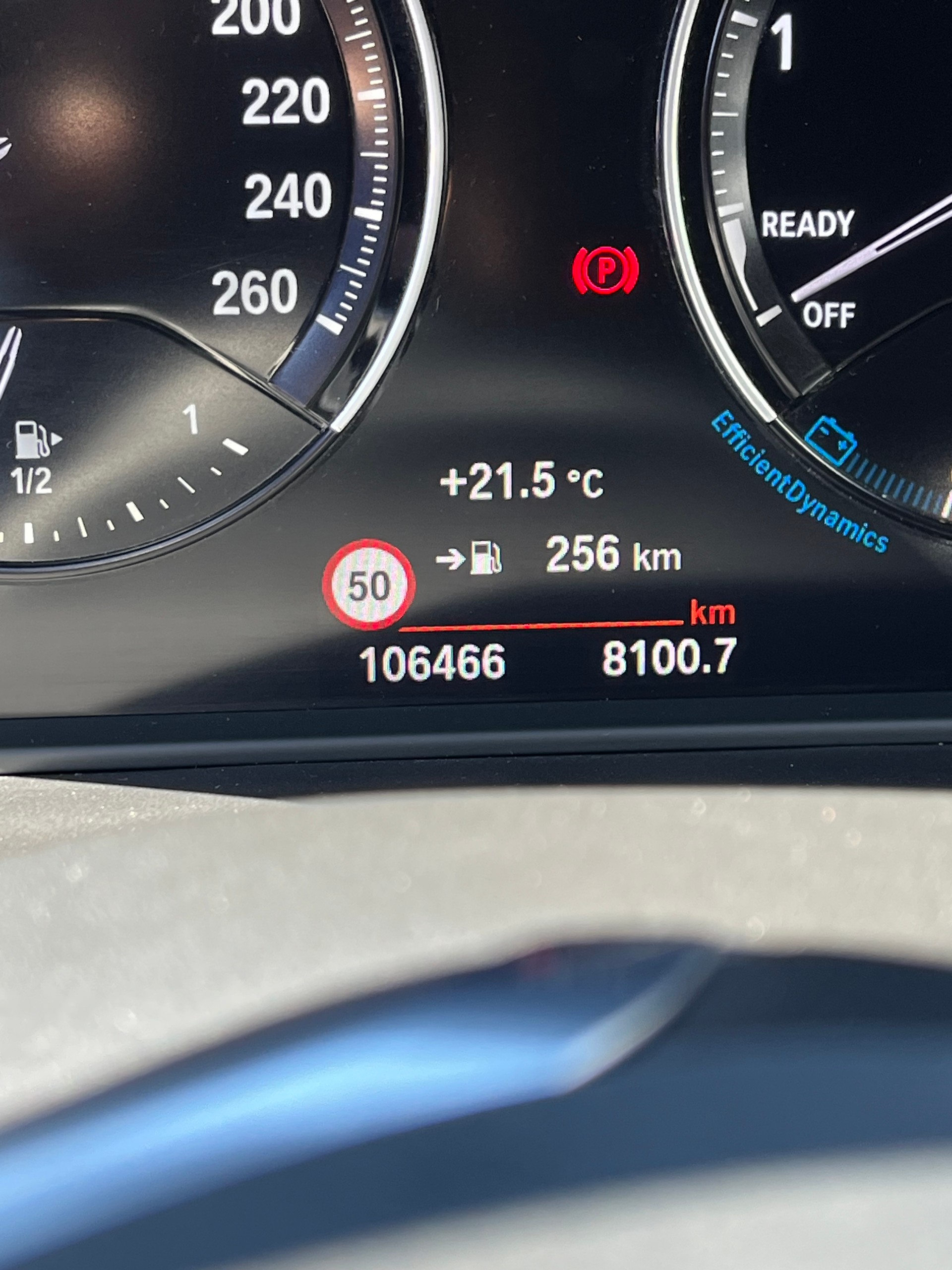 BMW 20i xDrive-image-5