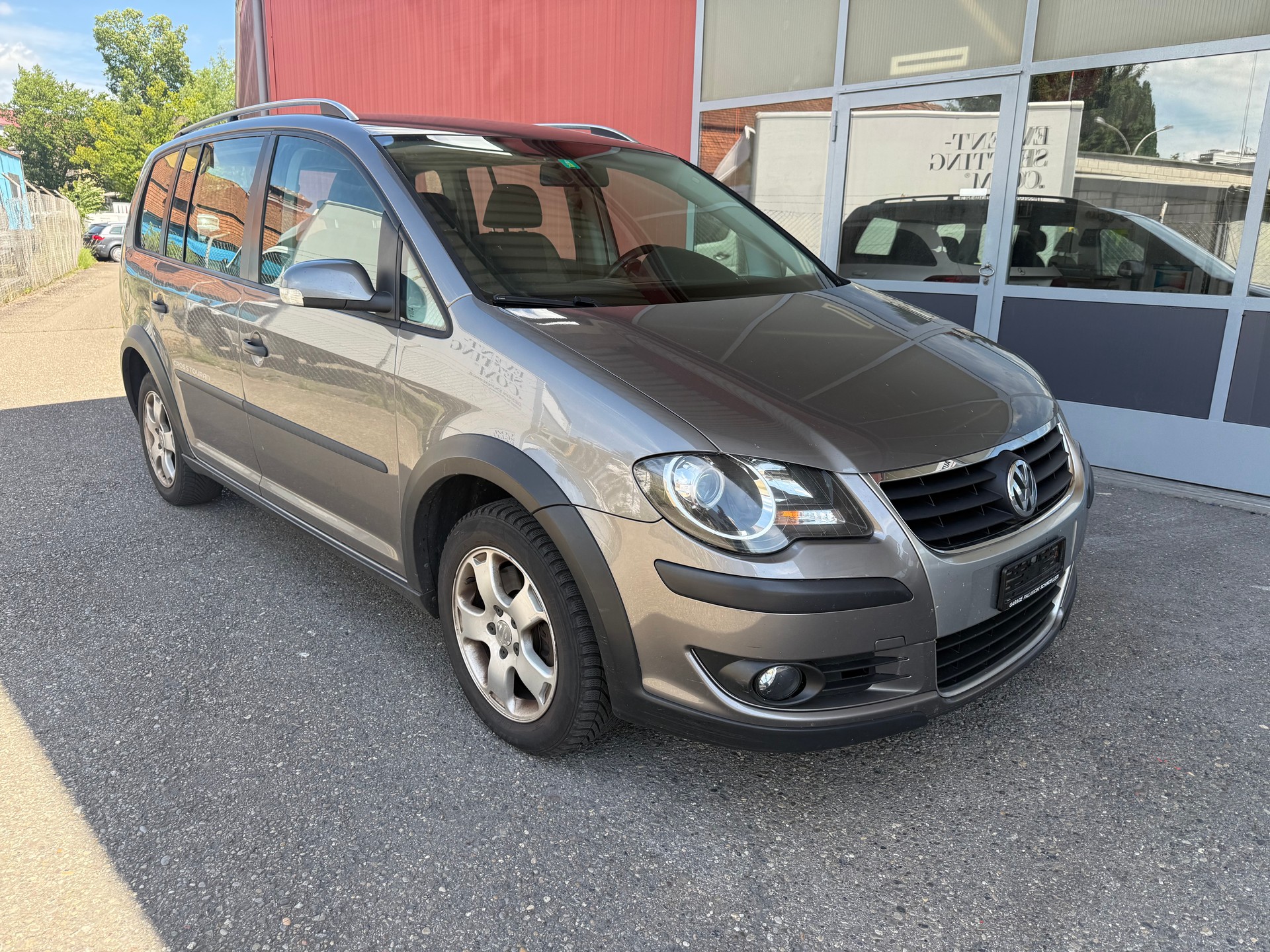 VW CrossTouran 2.0 TDI DSG-image-2