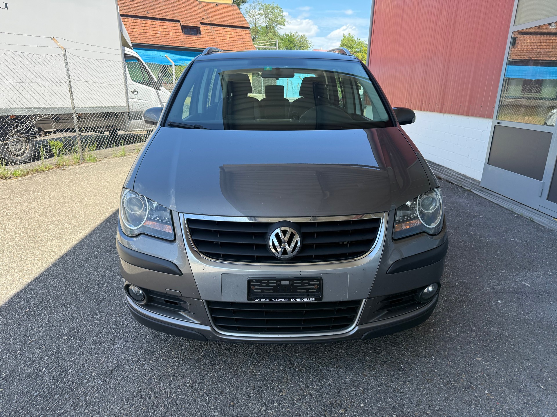 VW CrossTouran 2.0 TDI DSG-image-1