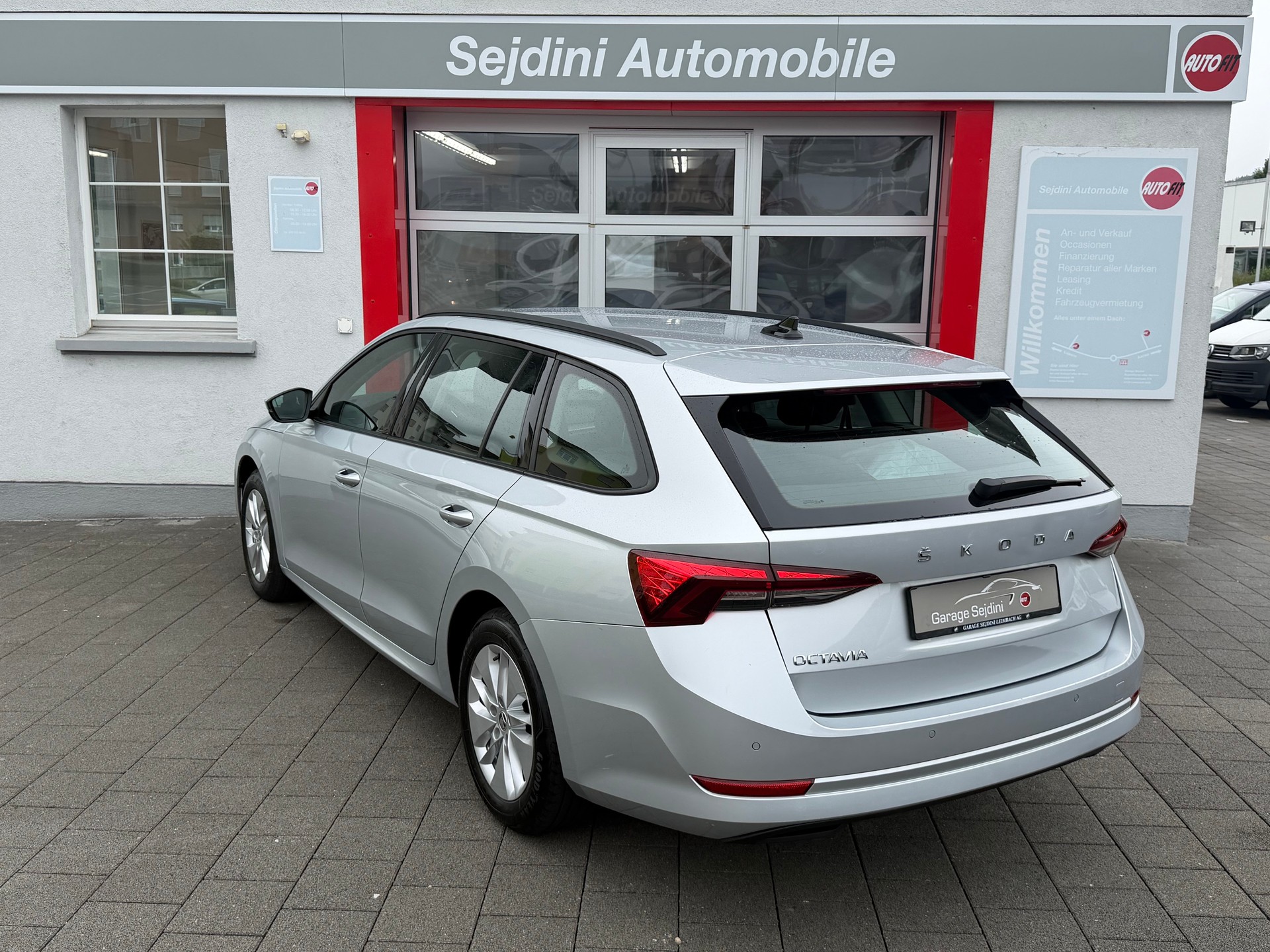 SKODA Octavia Combi 2.0 TDI DSG Ambition-image-5