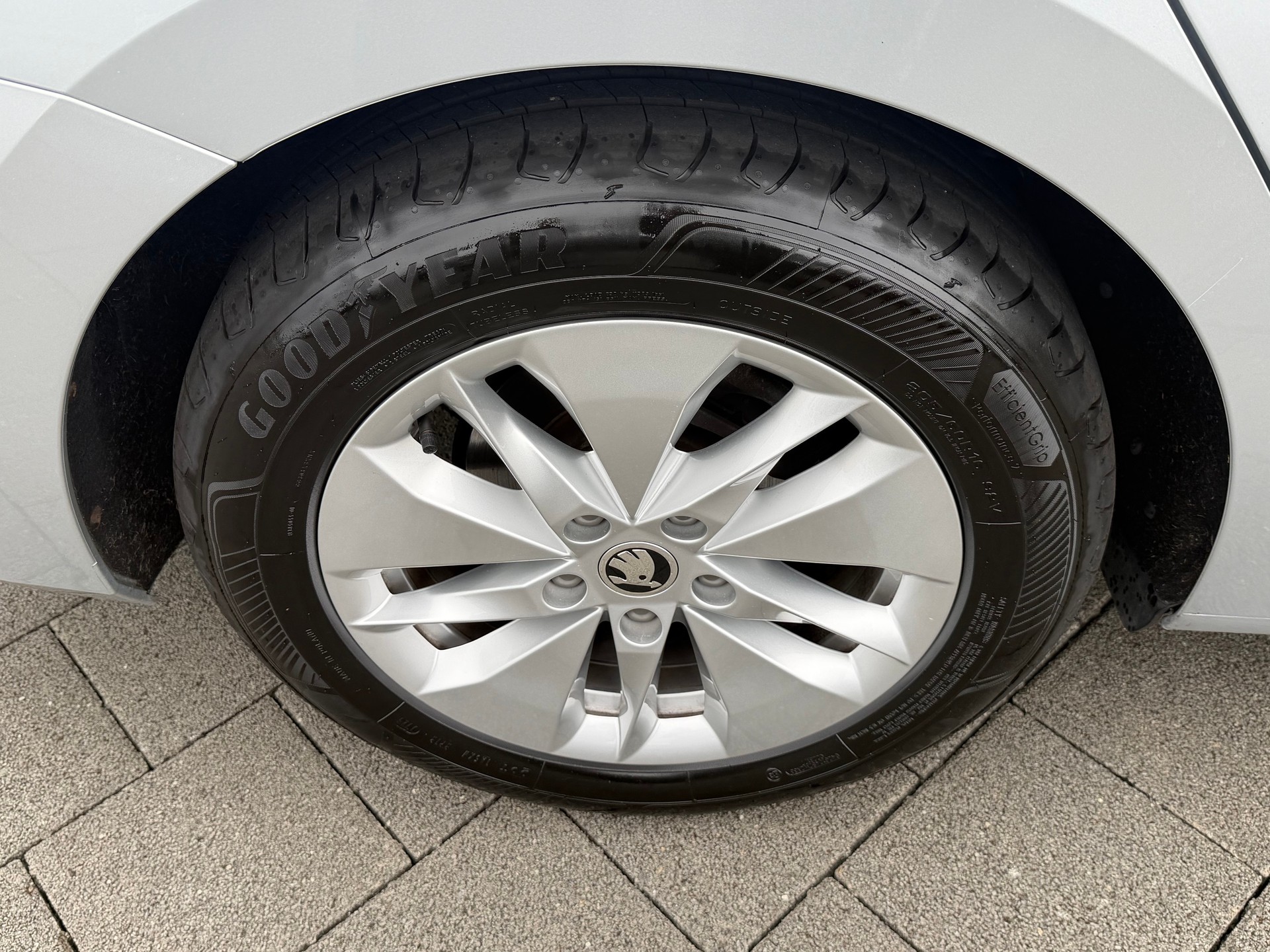 SKODA Octavia Combi 2.0 TDI DSG Ambition-image-6
